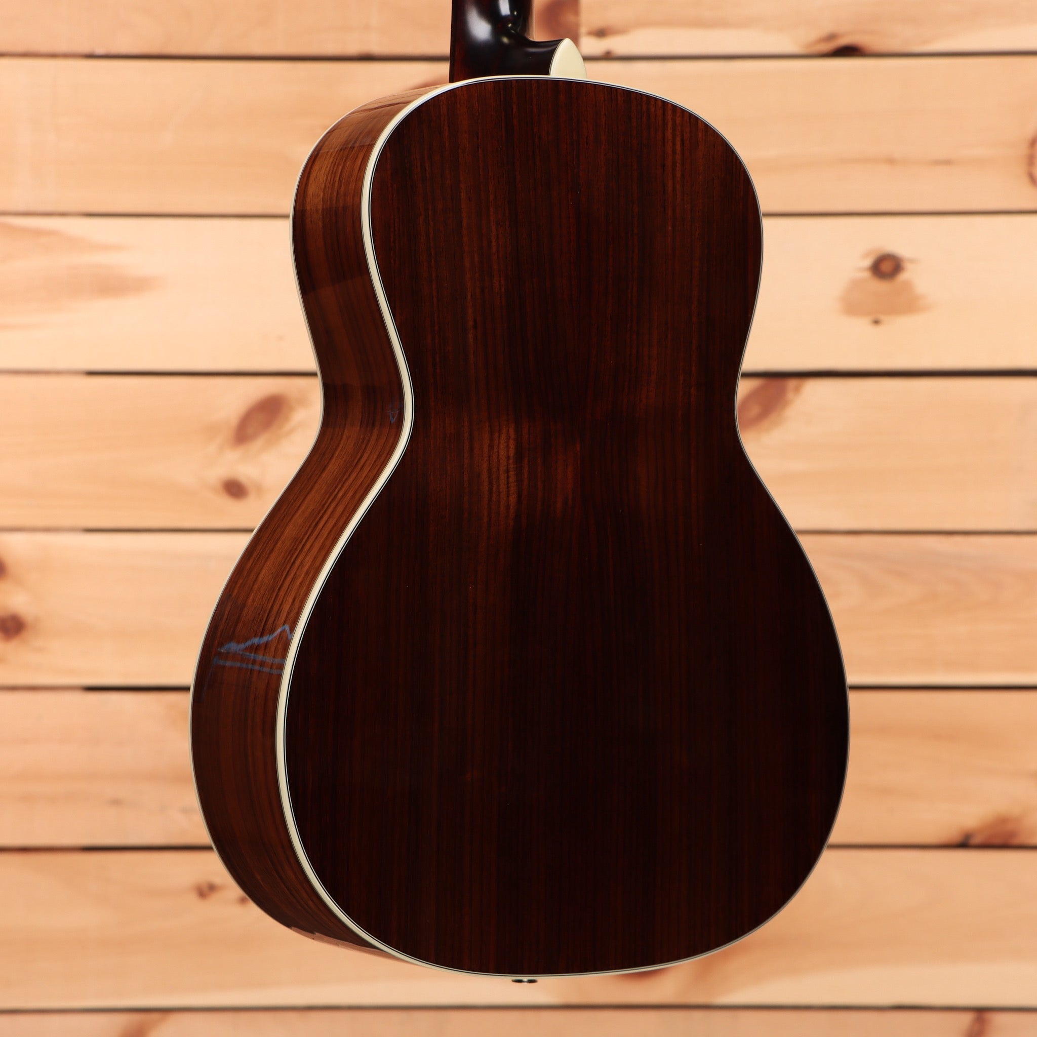 Eastman E20OO-SS dreadnought acoustic guitar pre-owned with white binding and rosewood back