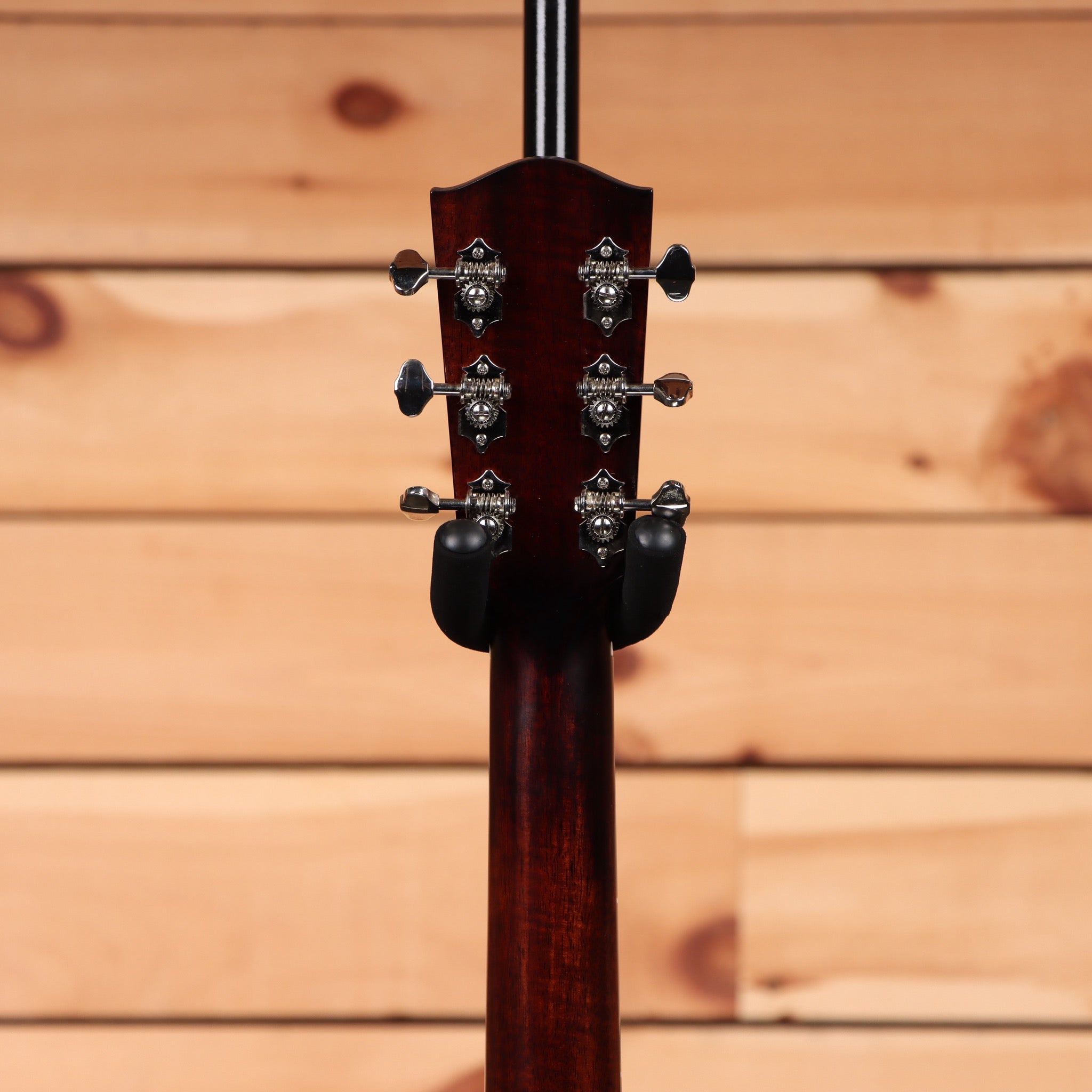 Pre-owned Eastman E20OOSS acoustic guitar sunburst finish with chrome tuning machines