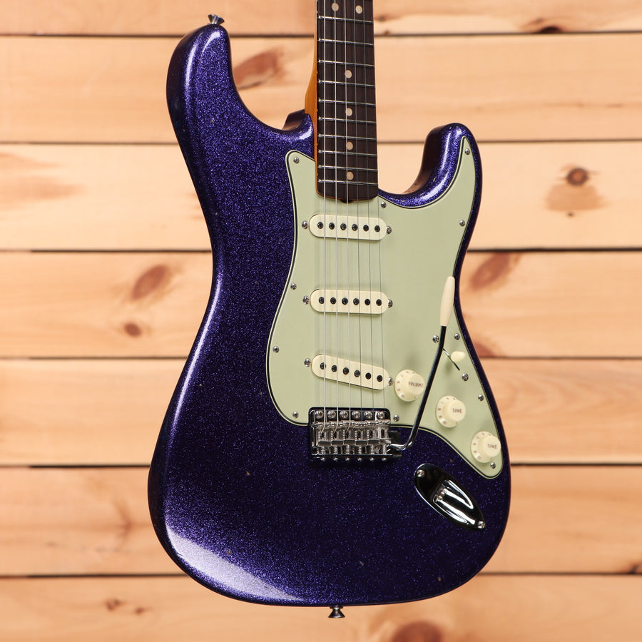 Fender Custom Shop 1963 Stratocaster Journeyman Relic electric guitar Purple Sparkle with single-coil pickups