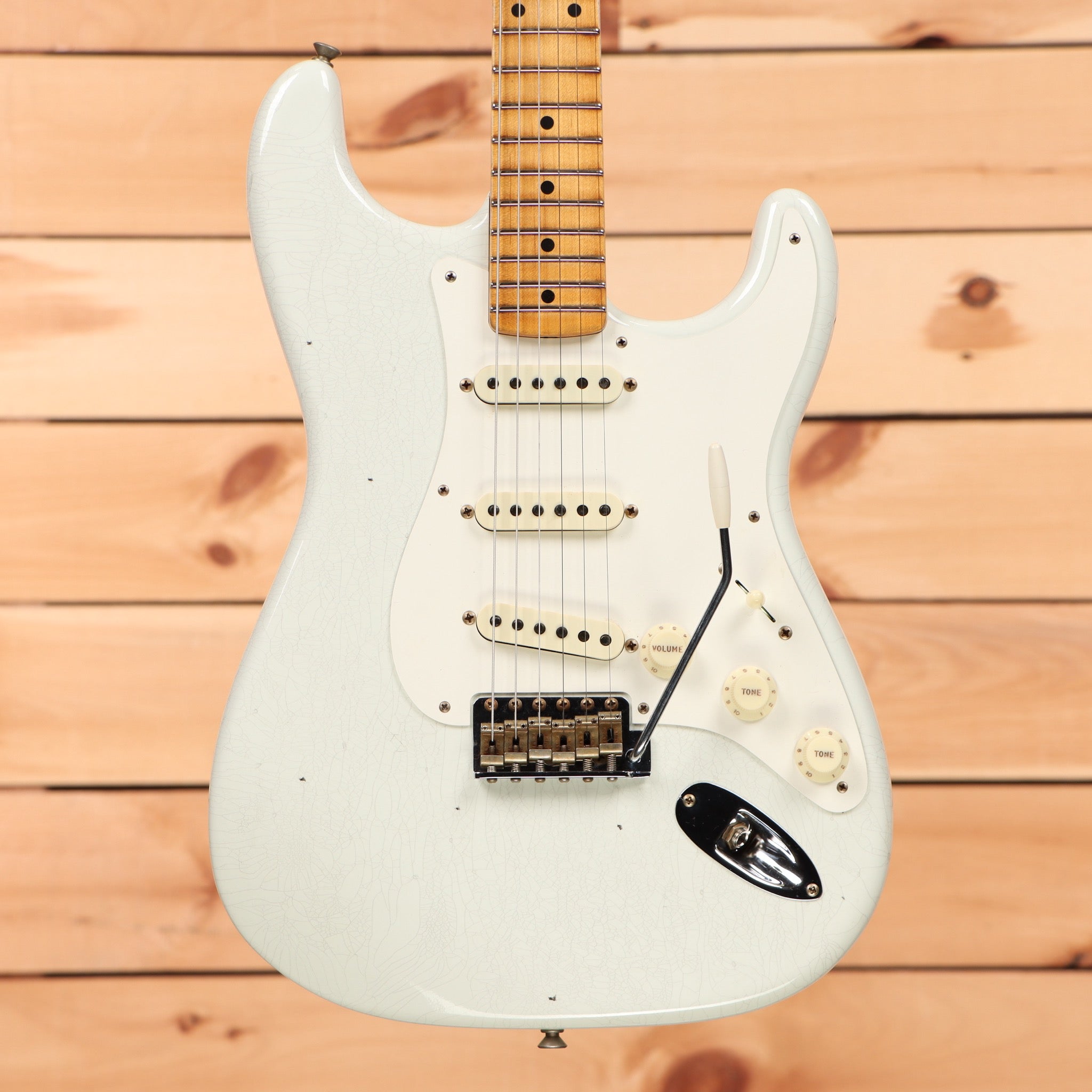 Fender Custom Shop Limited 1956 Stratocaster Journeyman Relic electric guitar white with maple fretboard and single-coil pickups