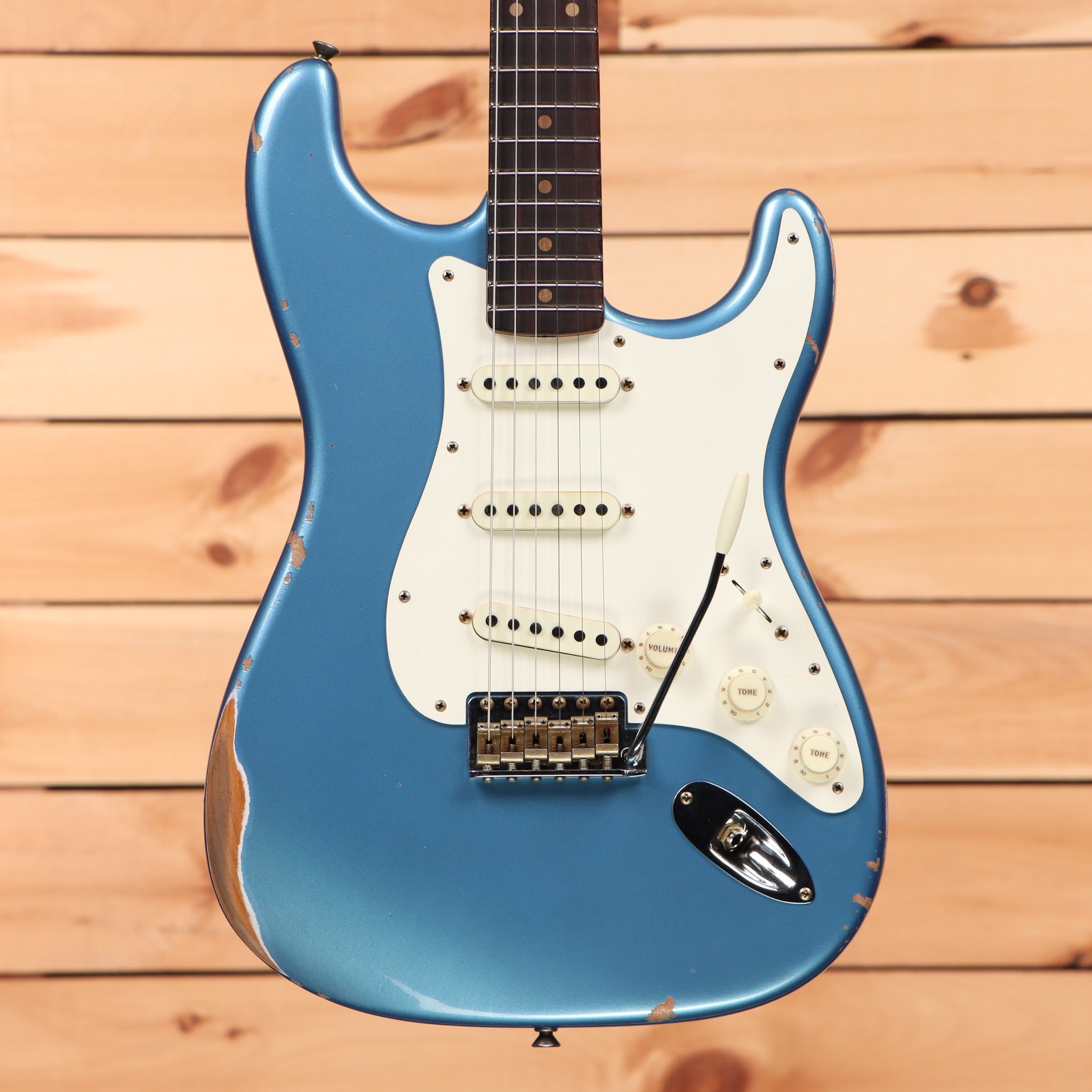 Fender Custom Shop Limited 1959 Stratocaster Relic electric guitar Lake Placid Blue with aged appearance and single-coil pickups