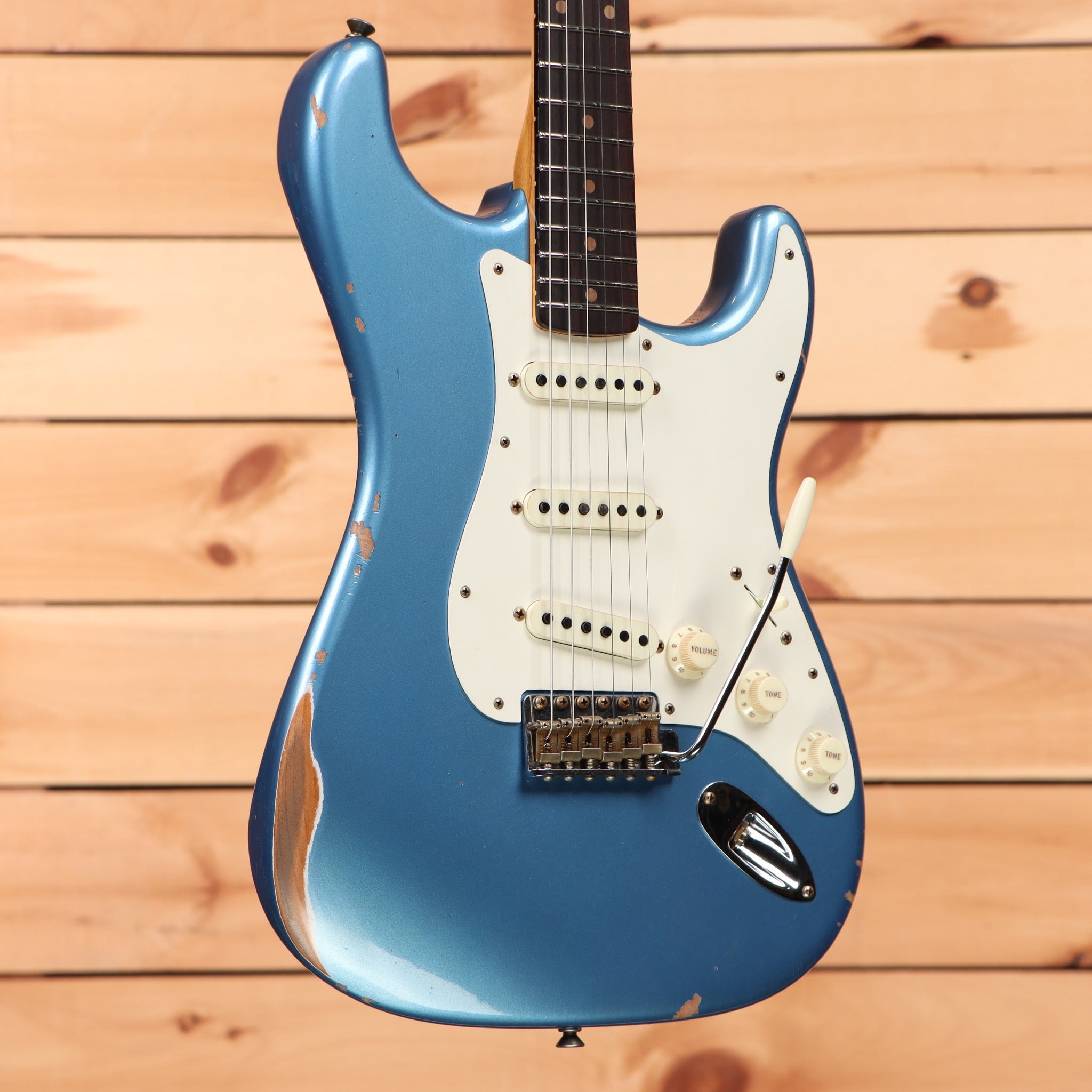 Fender Custom Shop 1959 Stratocaster Relic electric guitar Lake Placid Blue with single-coil pickups and tremolo bridge