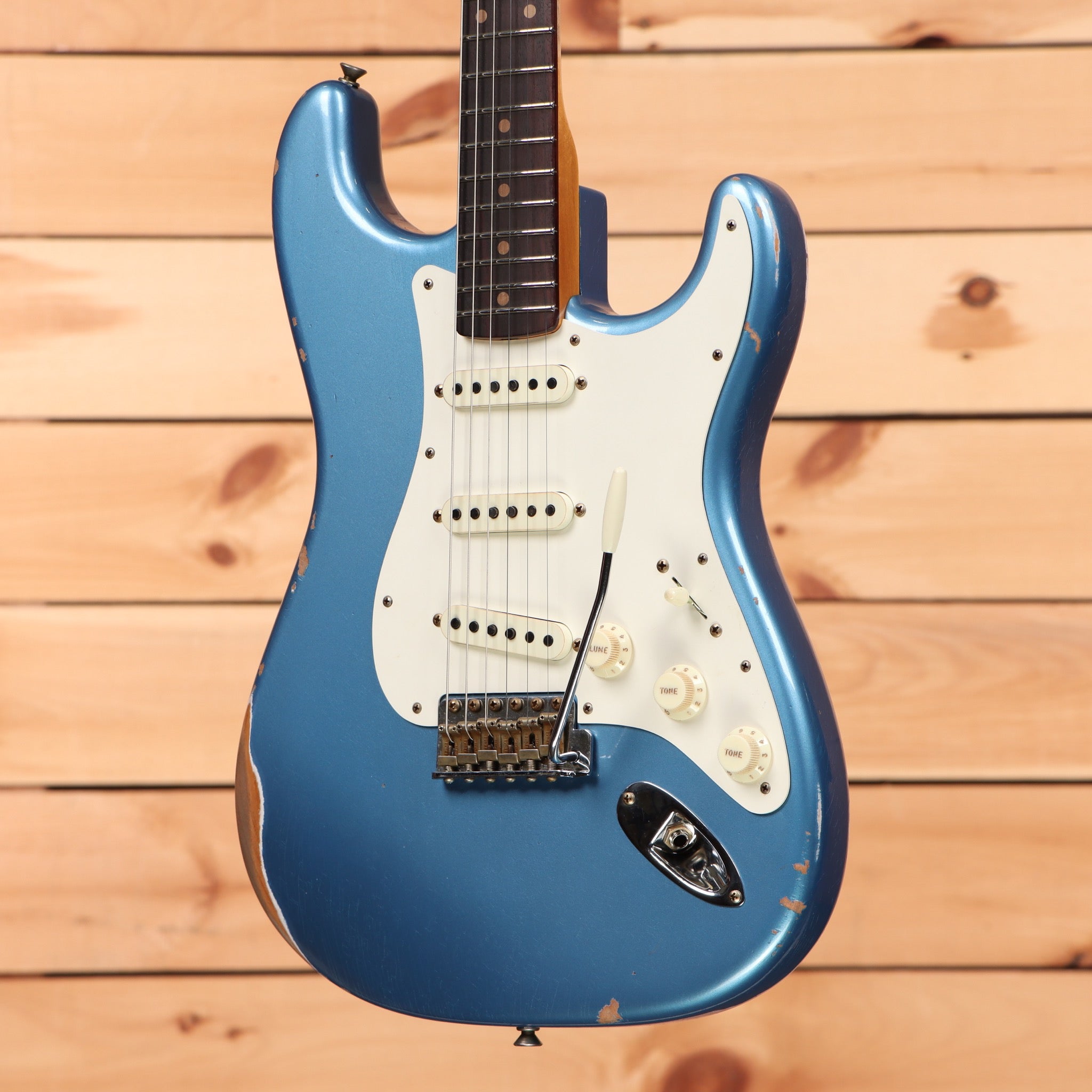 Fender Custom Shop Limited 1959 Stratocaster Relic electric guitar Lake Placid Blue with single-coil pickups