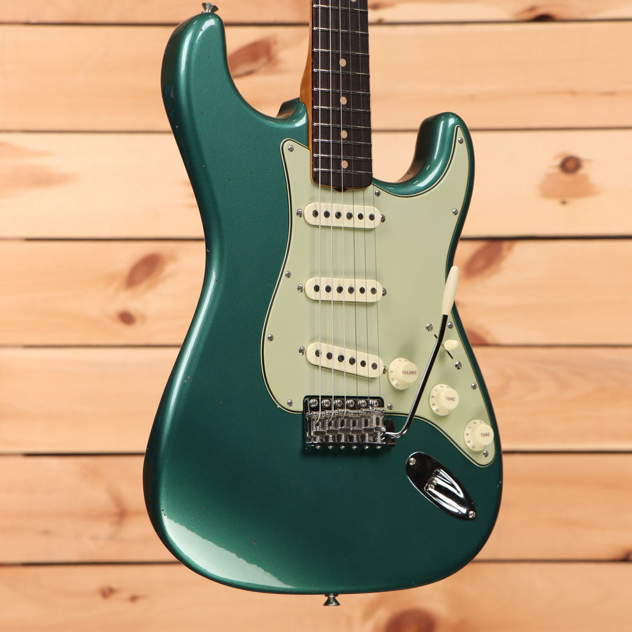 Fender Custom Shop Limited 1963 Stratocaster Journeyman Relic electric guitar Aged Sherwood Green Metallic with single-coil pickups