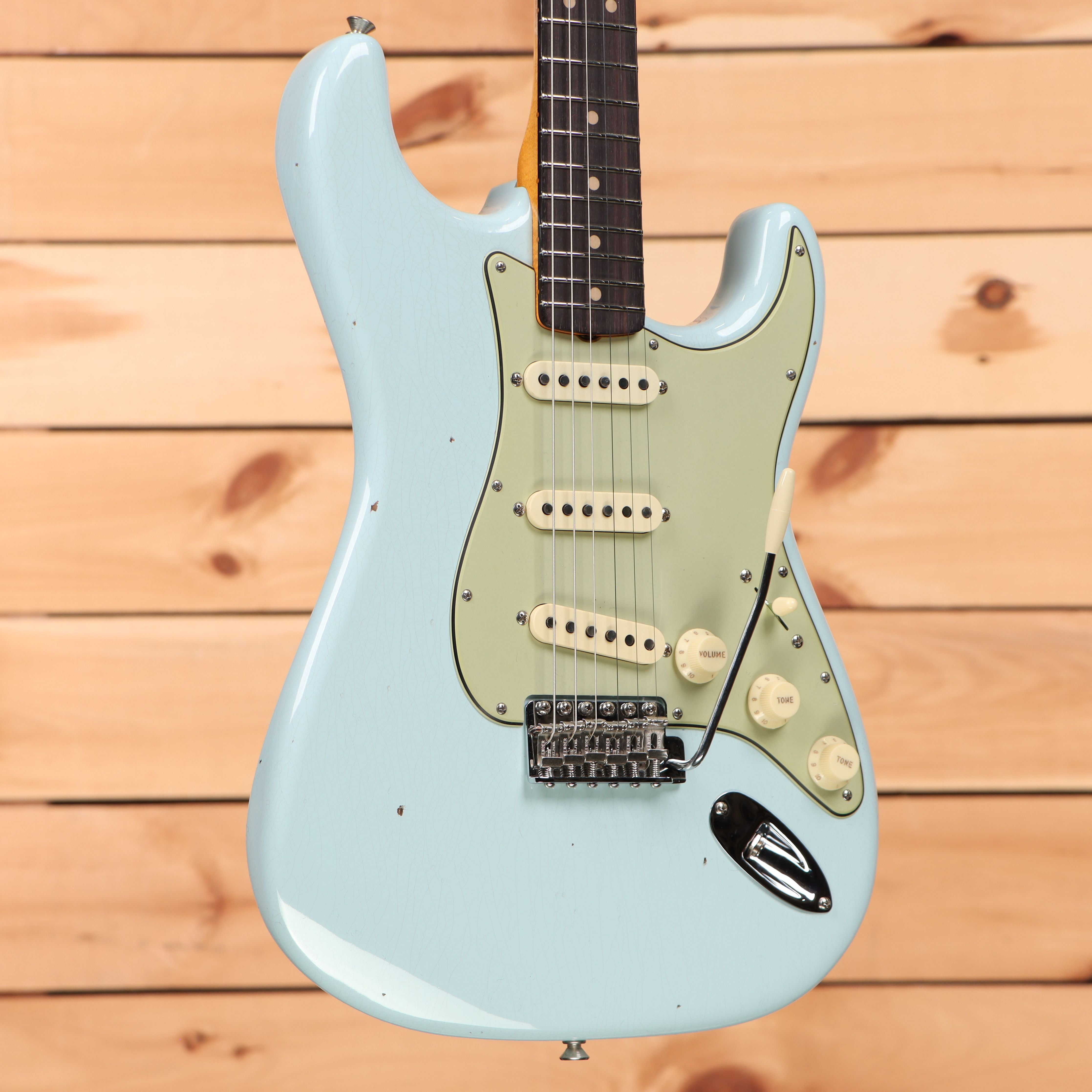 Fender Custom Shop 1963 Stratocaster Journeyman Relic electric guitar Aged Sonic Blue with single-coil pickups