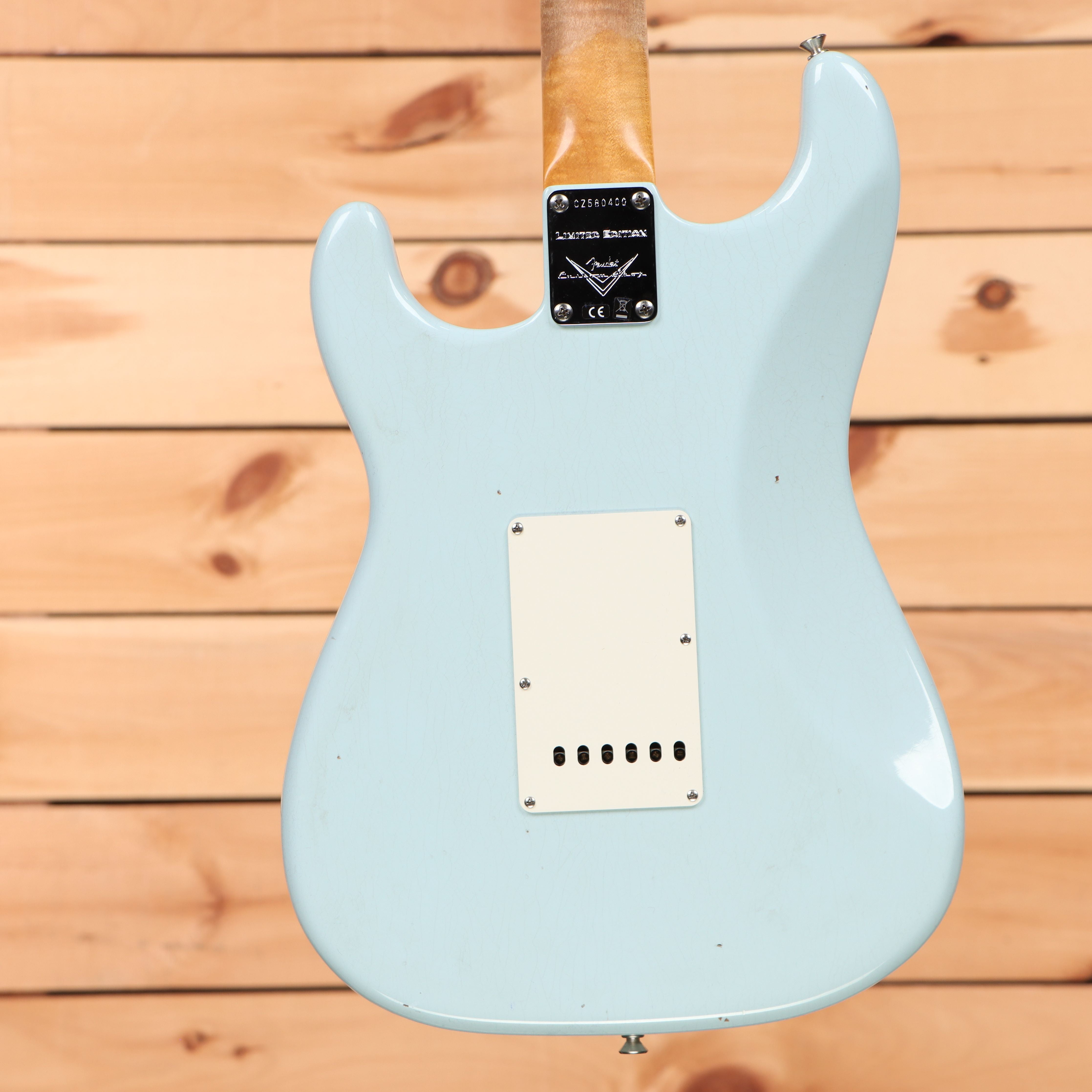 Fender Custom Shop Limited 1963 Stratocaster Journeyman Relic electric guitar Aged Sonic Blue single-coil pickups