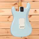 Fender Custom Shop Limited 1963 Stratocaster Journeyman Relic electric guitar Aged Sonic Blue with single-coil pickups