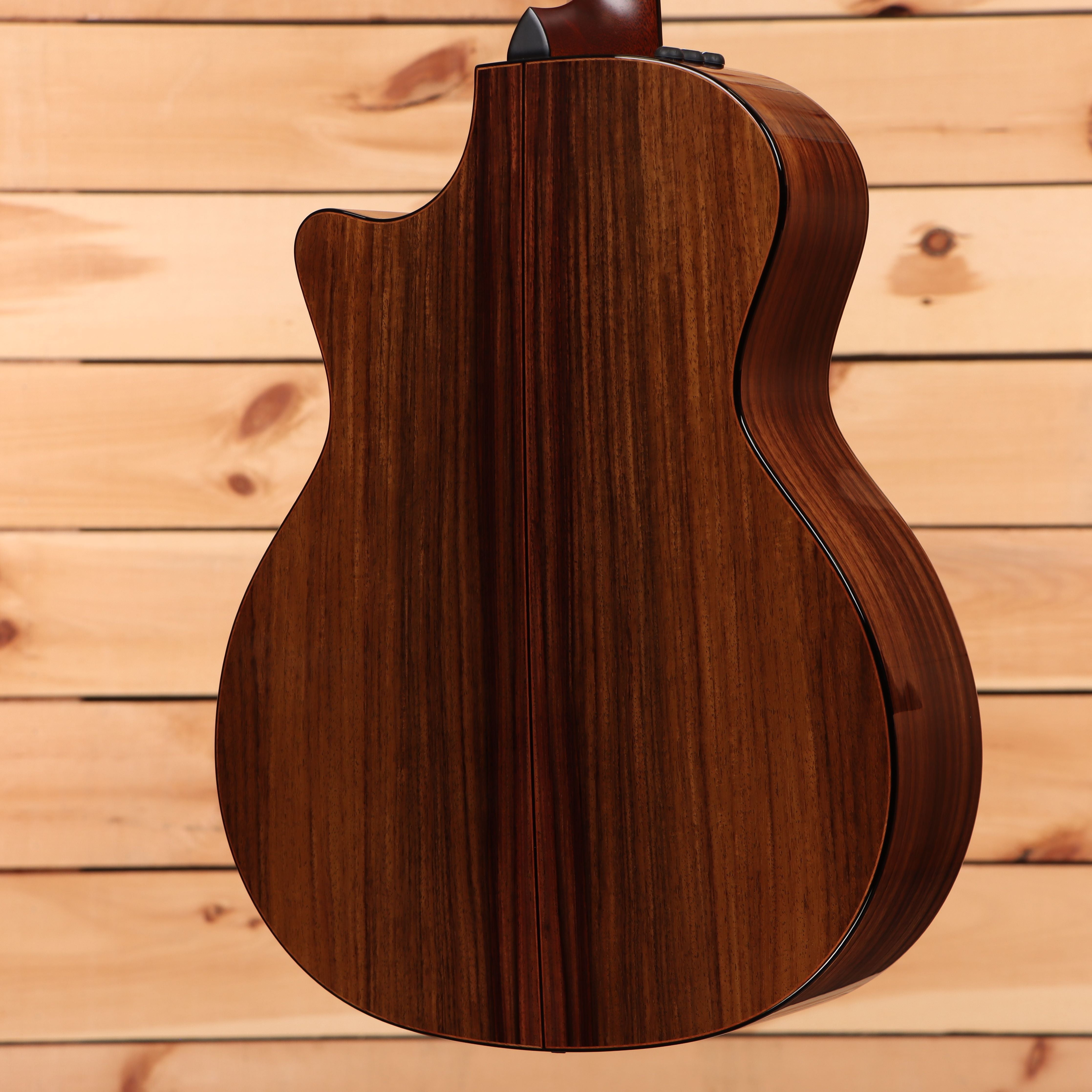 Pre-owned Taylor 914ce Grand Auditorium acoustic-electric guitar natural finish with cutaway and rosewood back sides
