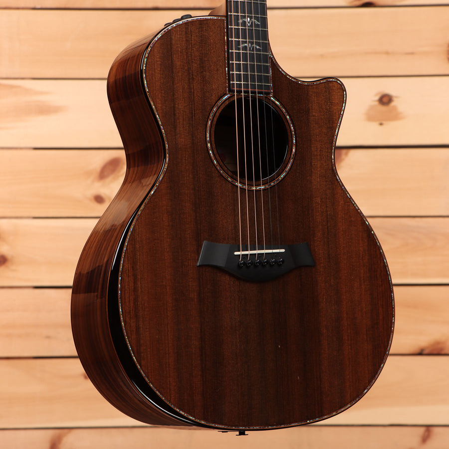 Taylor 914ce Grand Auditorium acoustic-electric guitar natural finish pre-owned with venetian cutaway