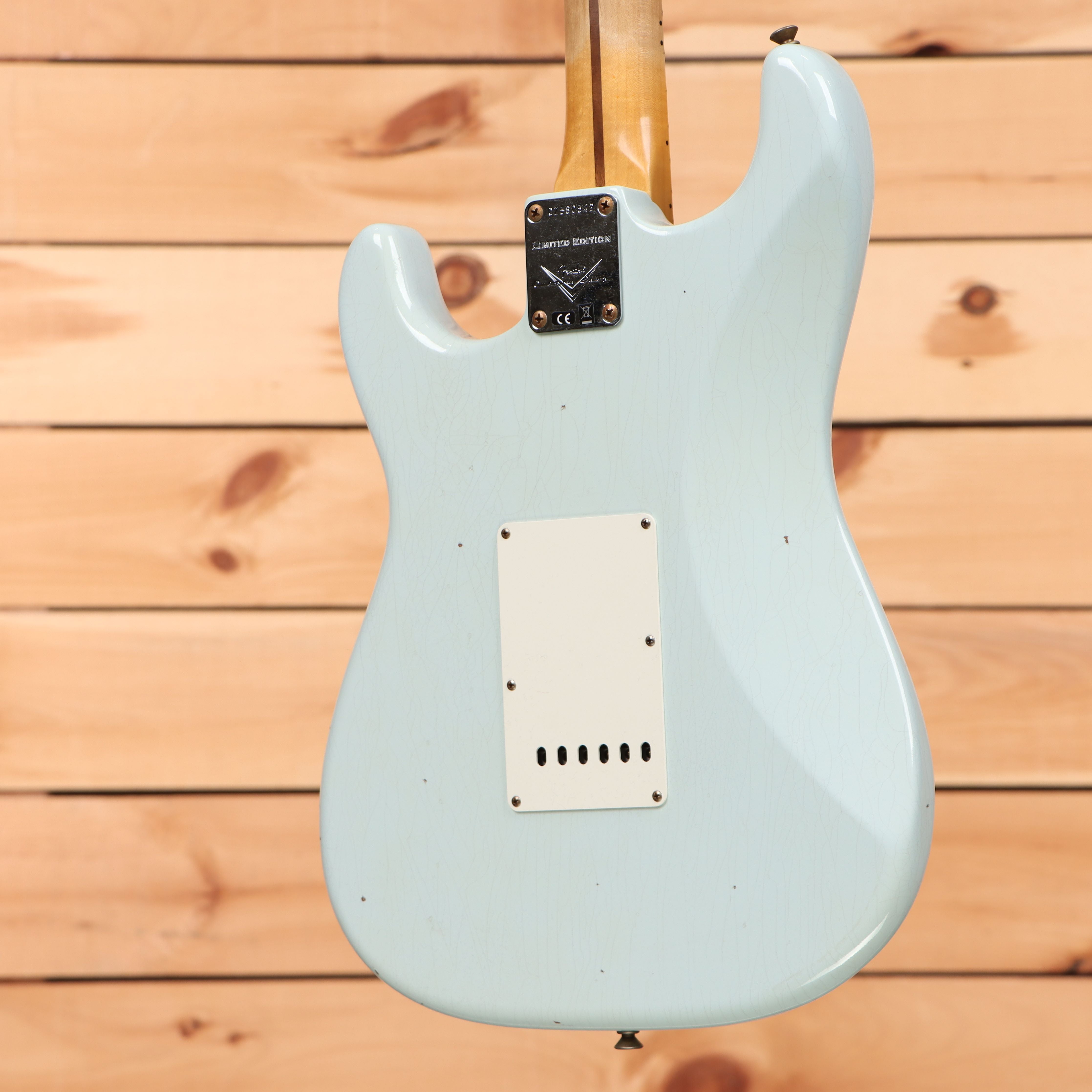 Fender Custom Shop Limited 1956 Stratocaster Journeyman Relic electric guitar Super Faded Aged Sonic Blue single-coil pickups