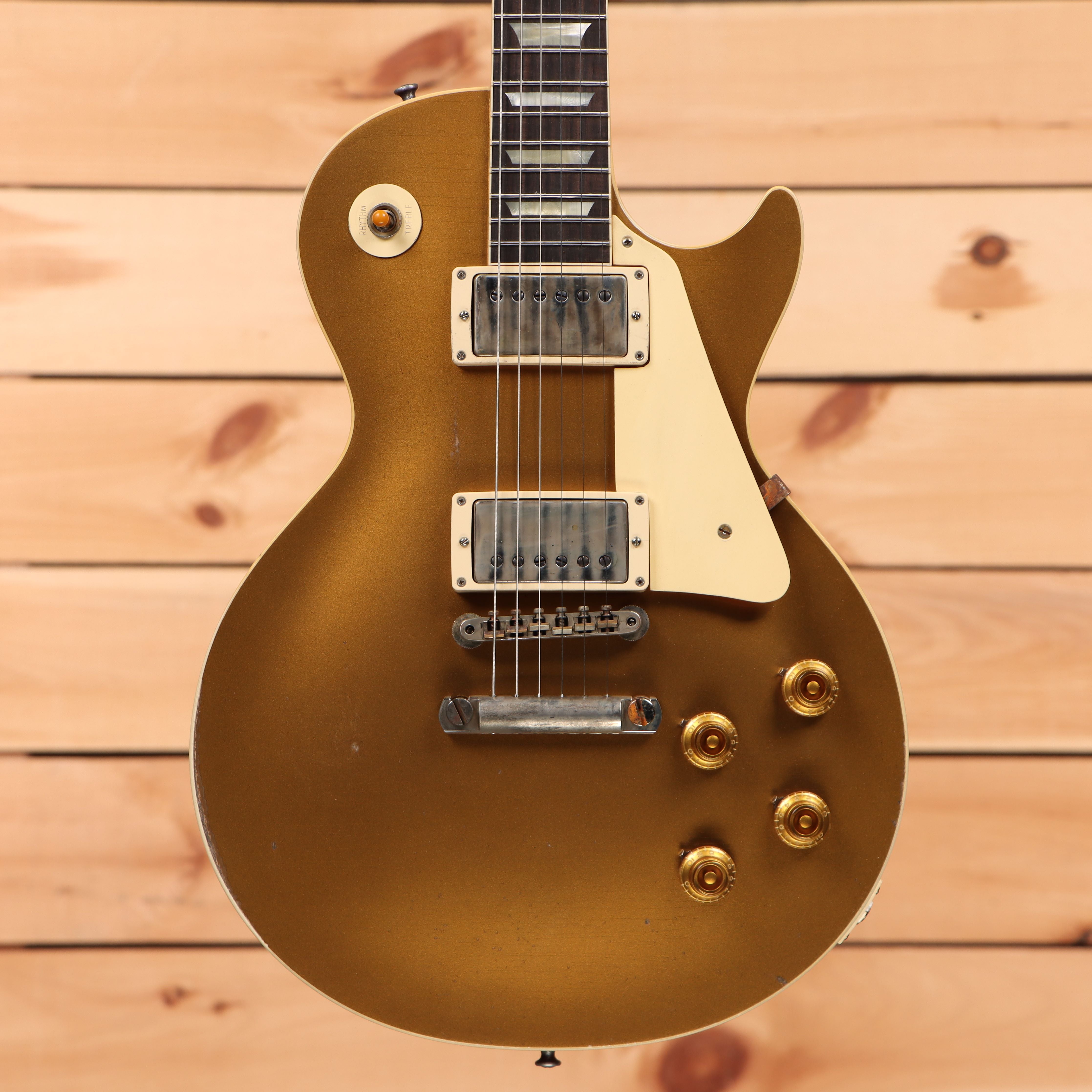Gibson 1957 Les Paul Reissue Ultra Heavy Aged electric guitar double gold finish with dual humbuckers and gold hardware