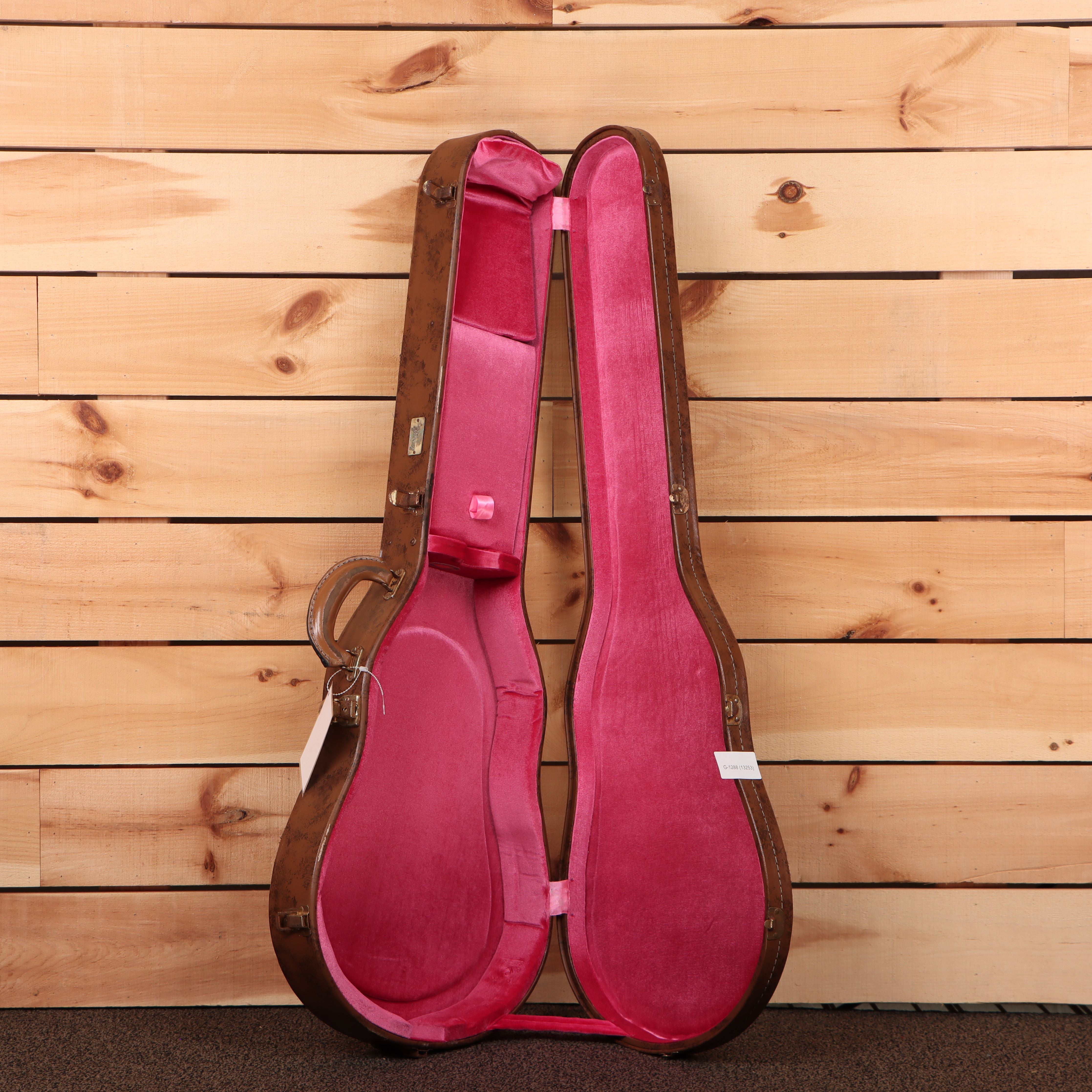 Gibson 1957 Les Paul Reissue Ultra Heavy Aged electric guitar double gold with pink velvet-lined hard case