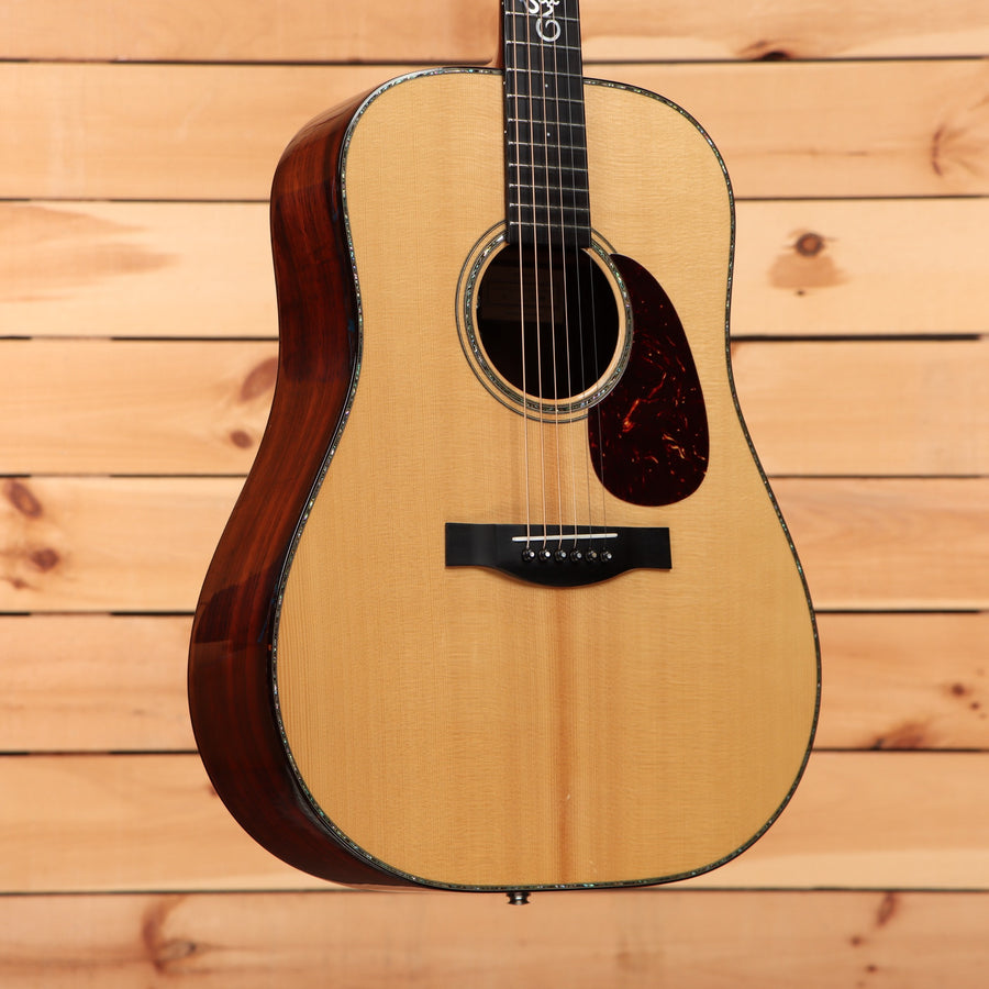 Santa Cruz D Model dreadnought acoustic guitar natural finish with spruce top rosewood back and sides tortoise pickguard