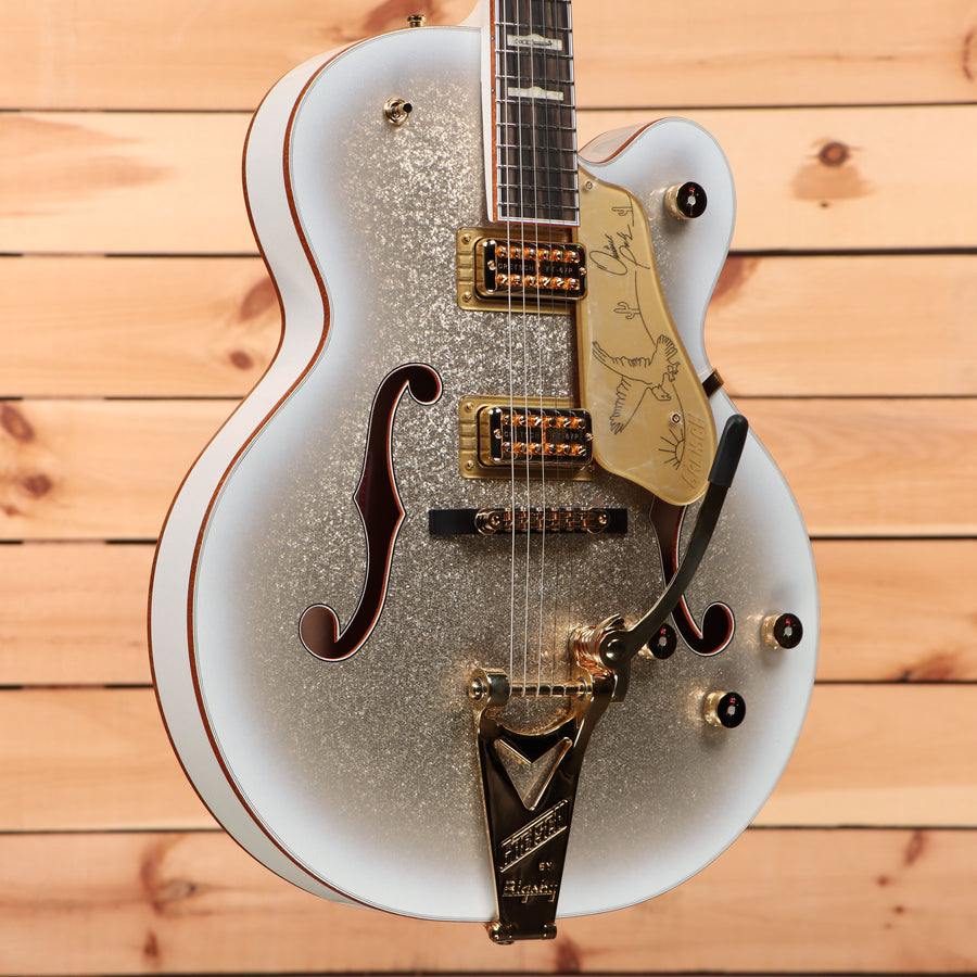 Gretsch Limited G6136TG Orville Peck Falcon semi-hollow electric guitar Oro Sparkle with gold hardware
