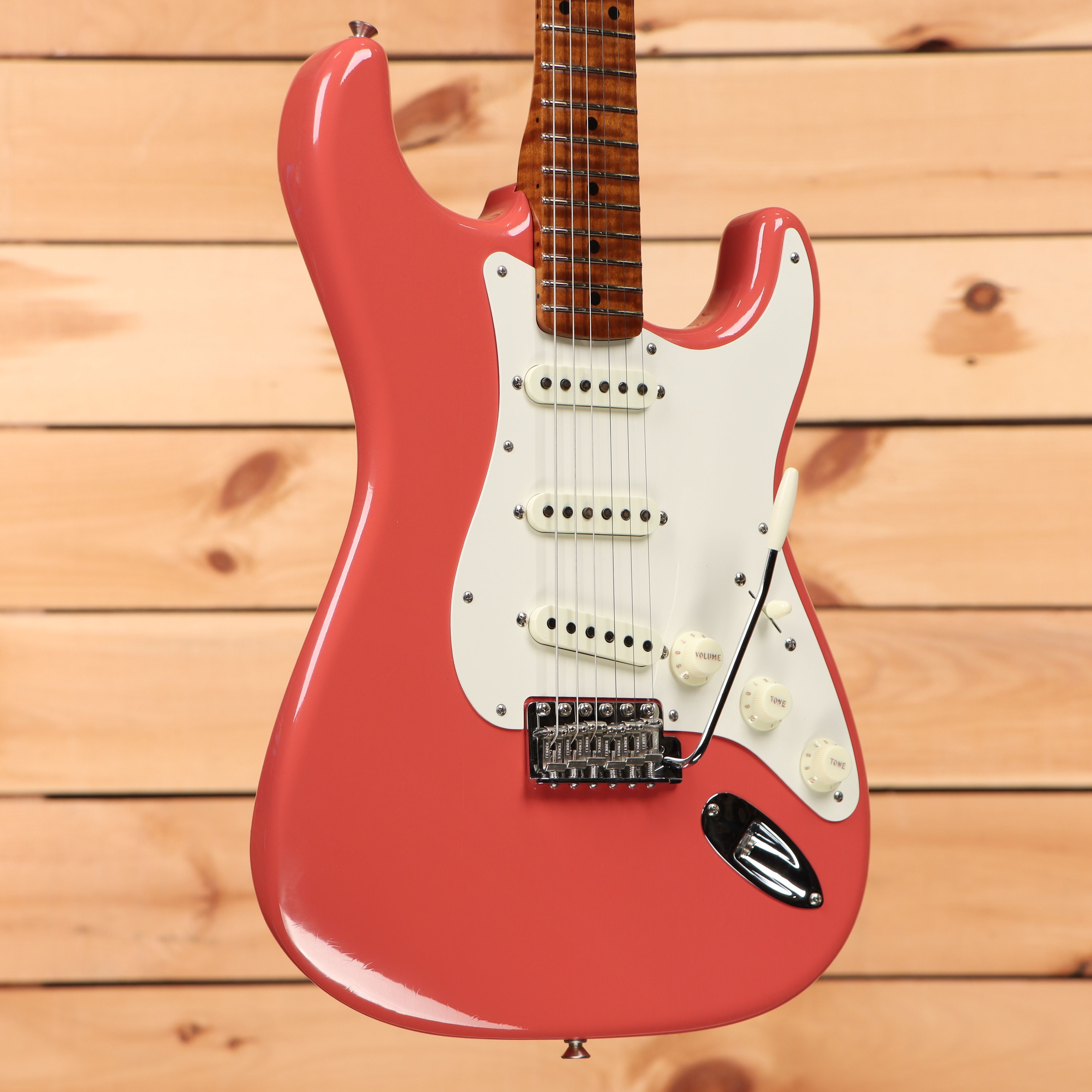 Fender Custom Shop Limited Roasted 1950s Stratocaster electric guitar Tahitian Coral with white pickguard and single-coil pickups