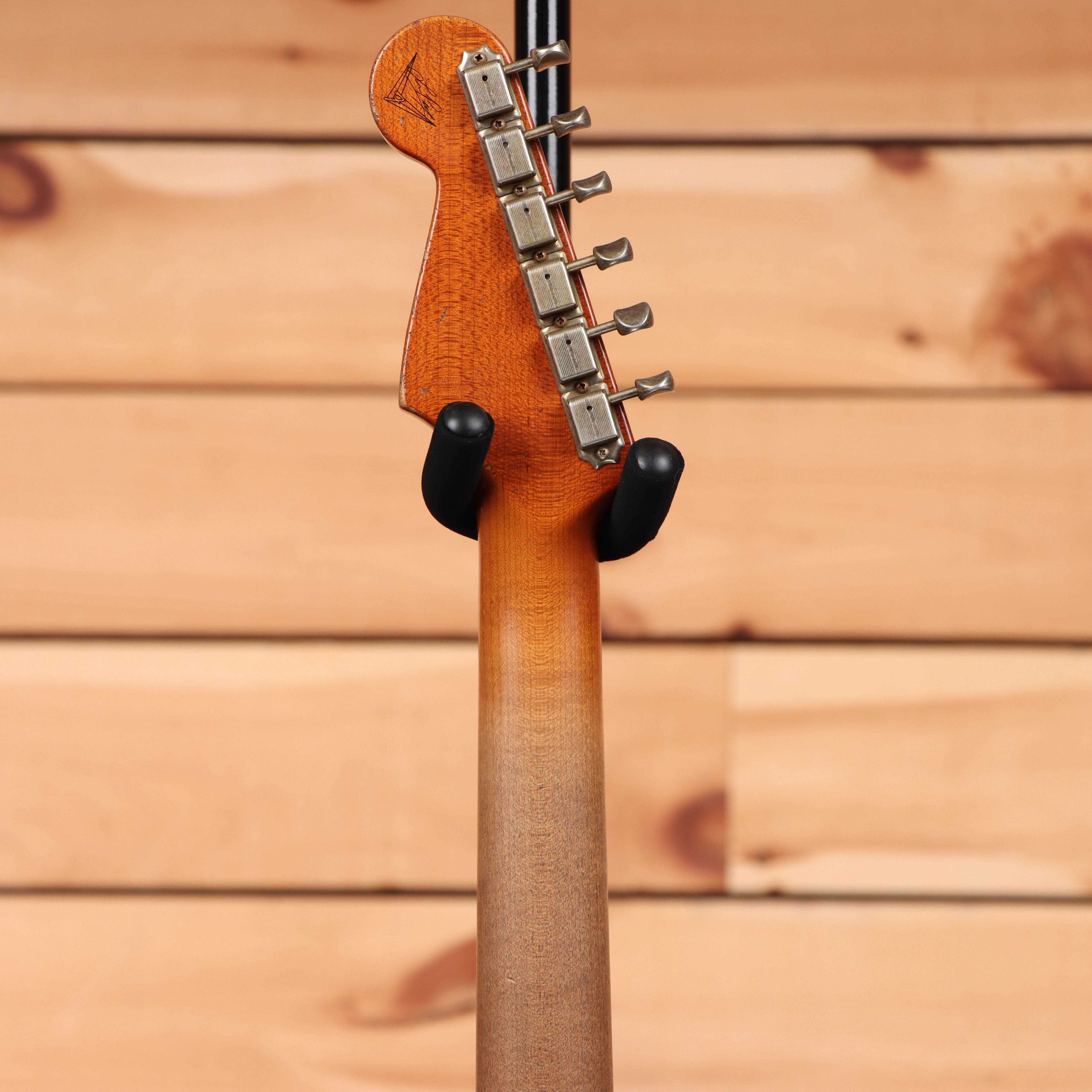 Fender Custom Shop Limited Levi Perry Masterbuilt 1962 Heavy Relic Stratocaster electric guitar Super Aged Firemist Silver with vintage tuning machines