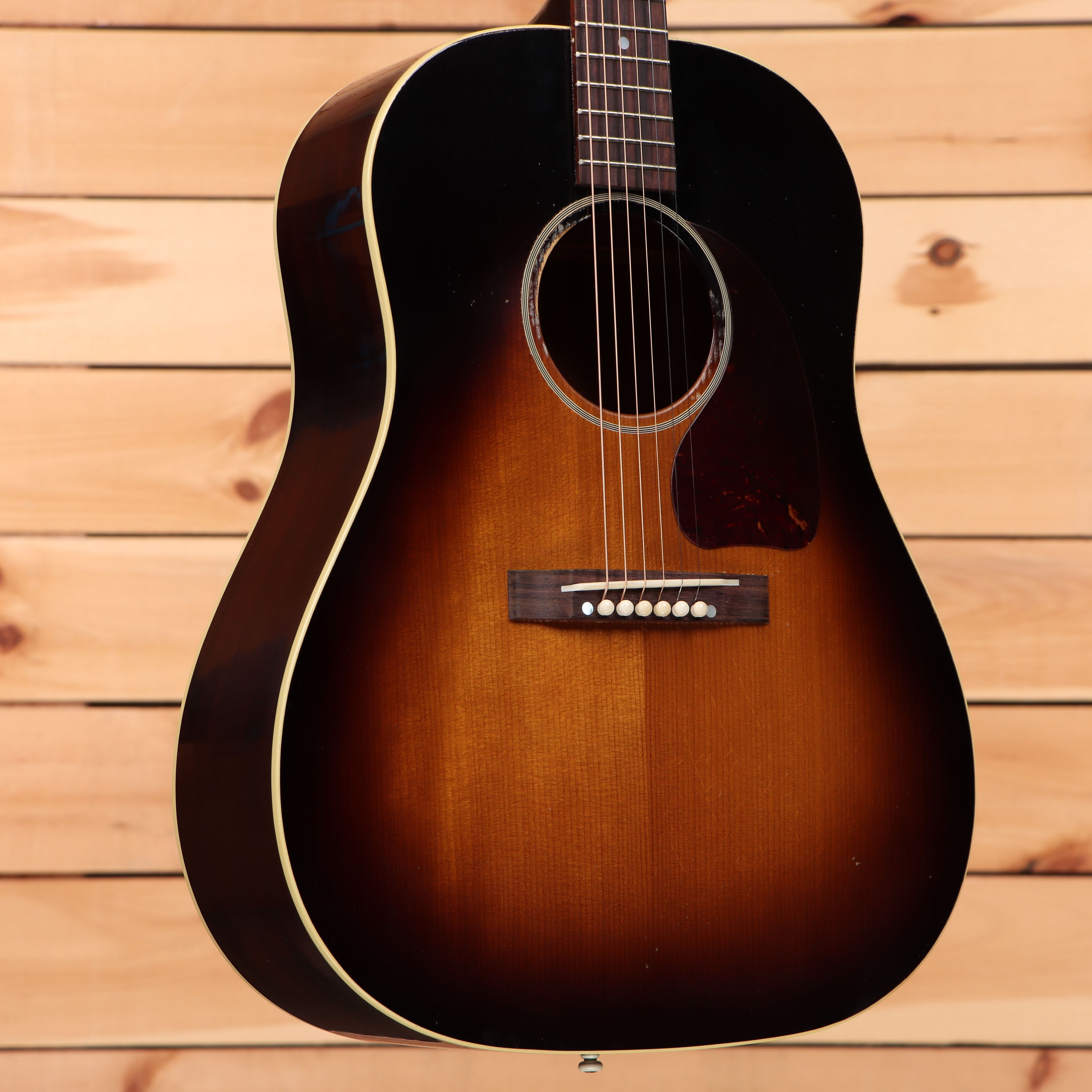 Gibson 1942 Banner J-45 light aged acoustic guitar vintage sunburst dreadnought with cream binding