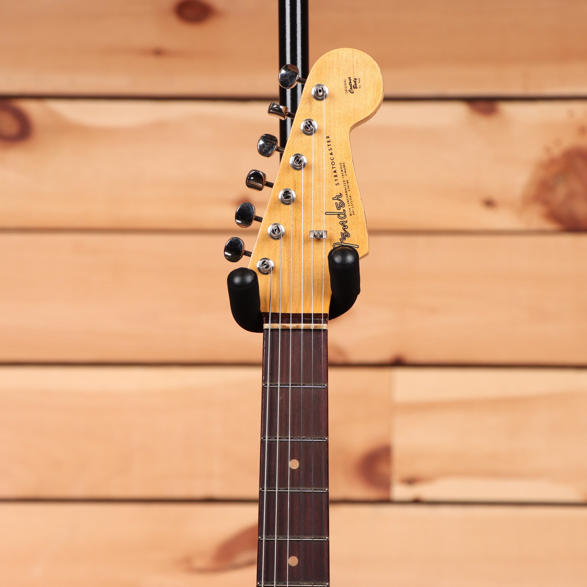 Fender Custom Shop Righteous Reissue Late 1962 Stratocaster relic electric guitar ice blue metallic with single-coil pickups