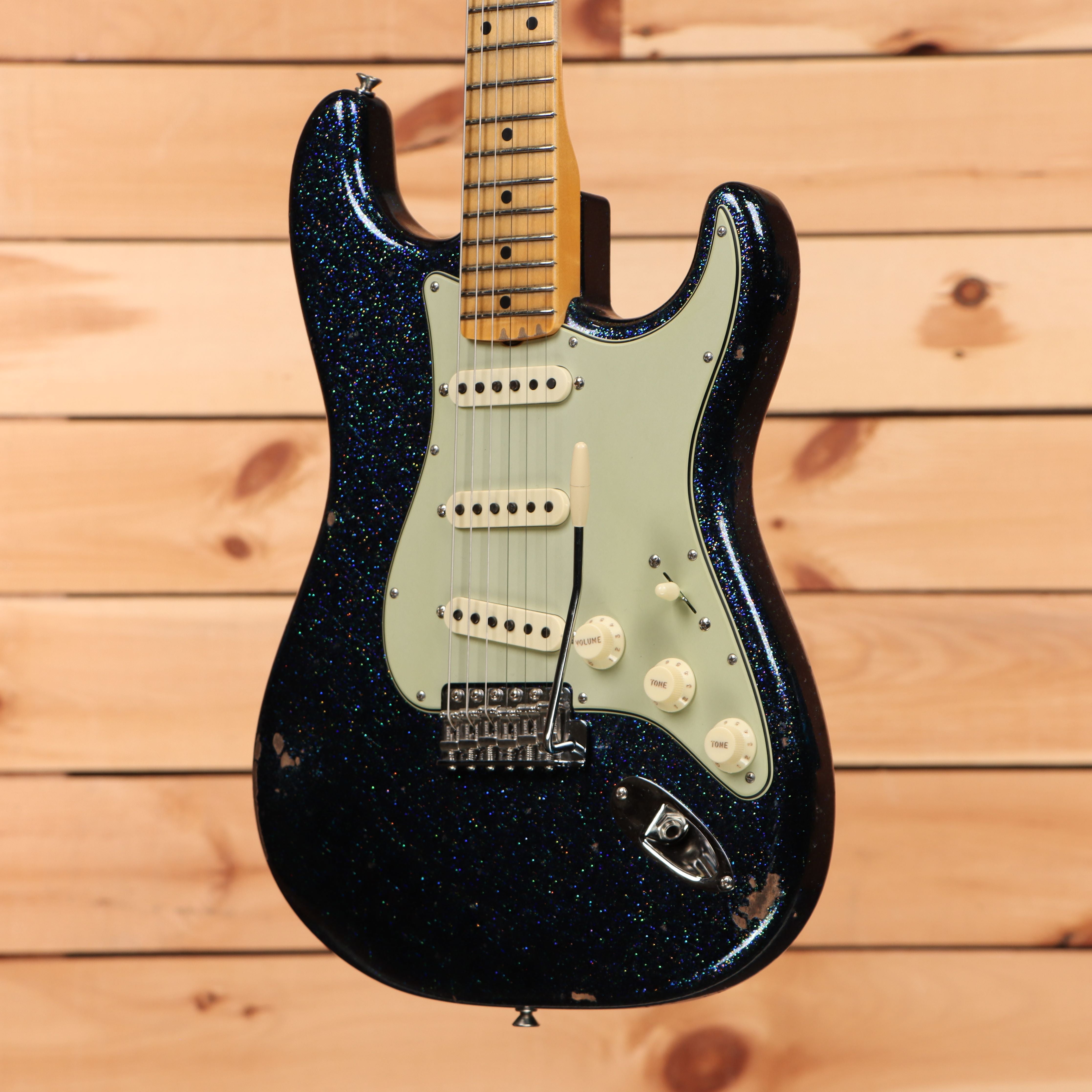 Fender Custom Shop Righteous Reissue Late 1962 Stratocaster relic aged holoflake electric guitar with maple neck and single-coil pickups