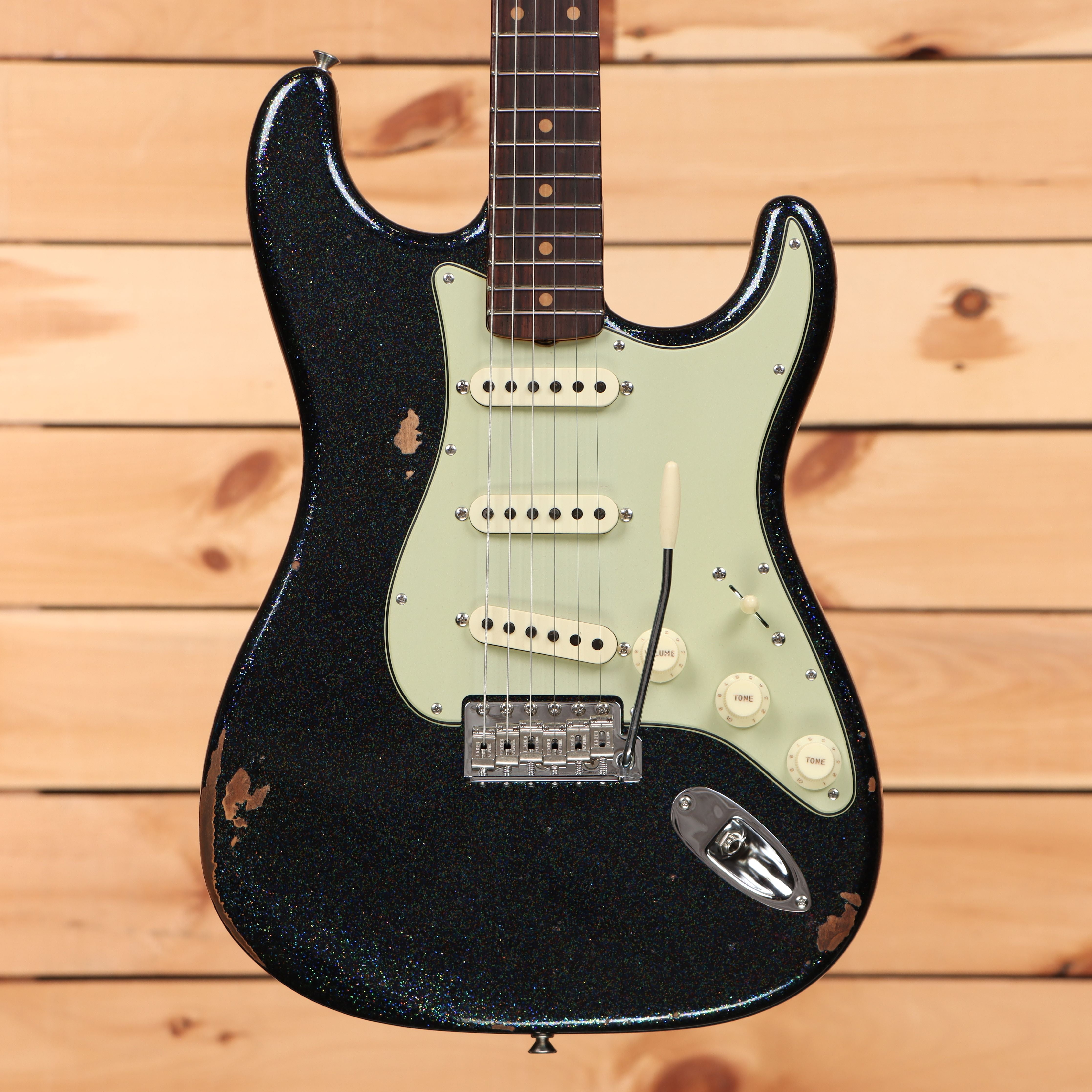 Fender Custom Shop Righteous Reissue Late 1962 Stratocaster relic aged holoflake electric guitar rosewood fretboard with single-coil pickups