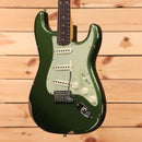 Fender Custom Shop Righteous Reissue Late 1962 Stratocaster relic electric guitar Aged Olive Green Metallic with single-coil pickups