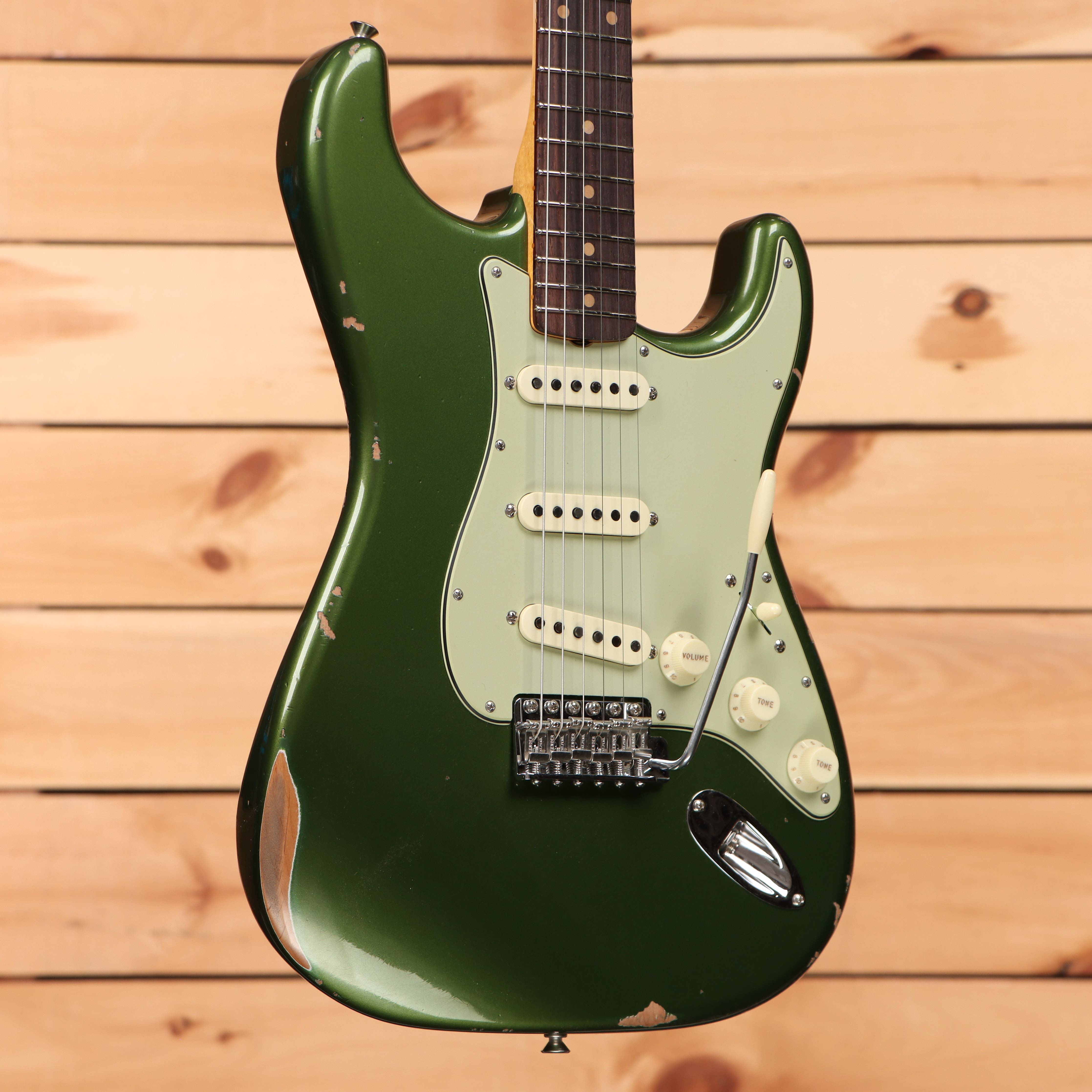 Fender Custom Shop Righteous Reissue Late 1962 Stratocaster relic electric guitar Aged Olive Green Metallic with single-coil pickups