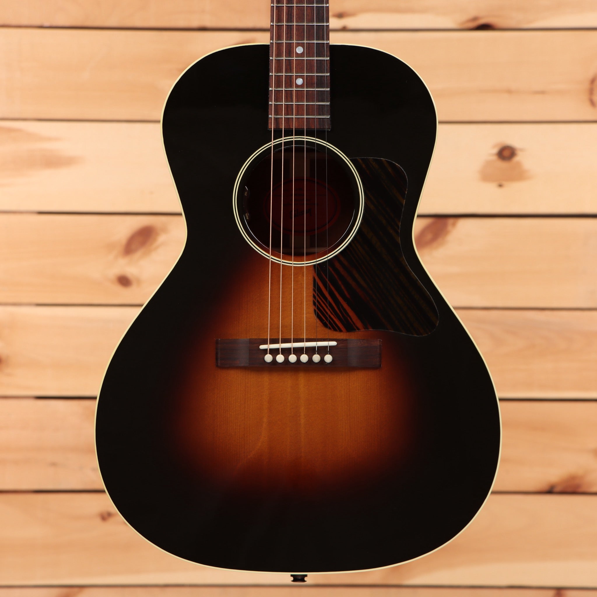 Pre-owned Gibson L00 vintage sunburst acoustic guitar with rosewood fretboard