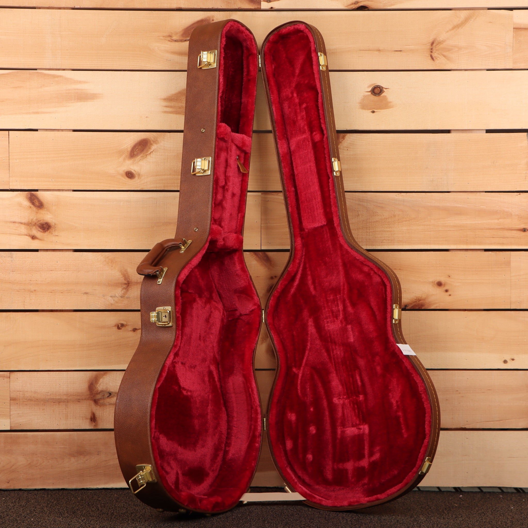 Gibson ES-330 semi-hollow electric guitar Sixties Cherry with gold hardware and red velvet case interior