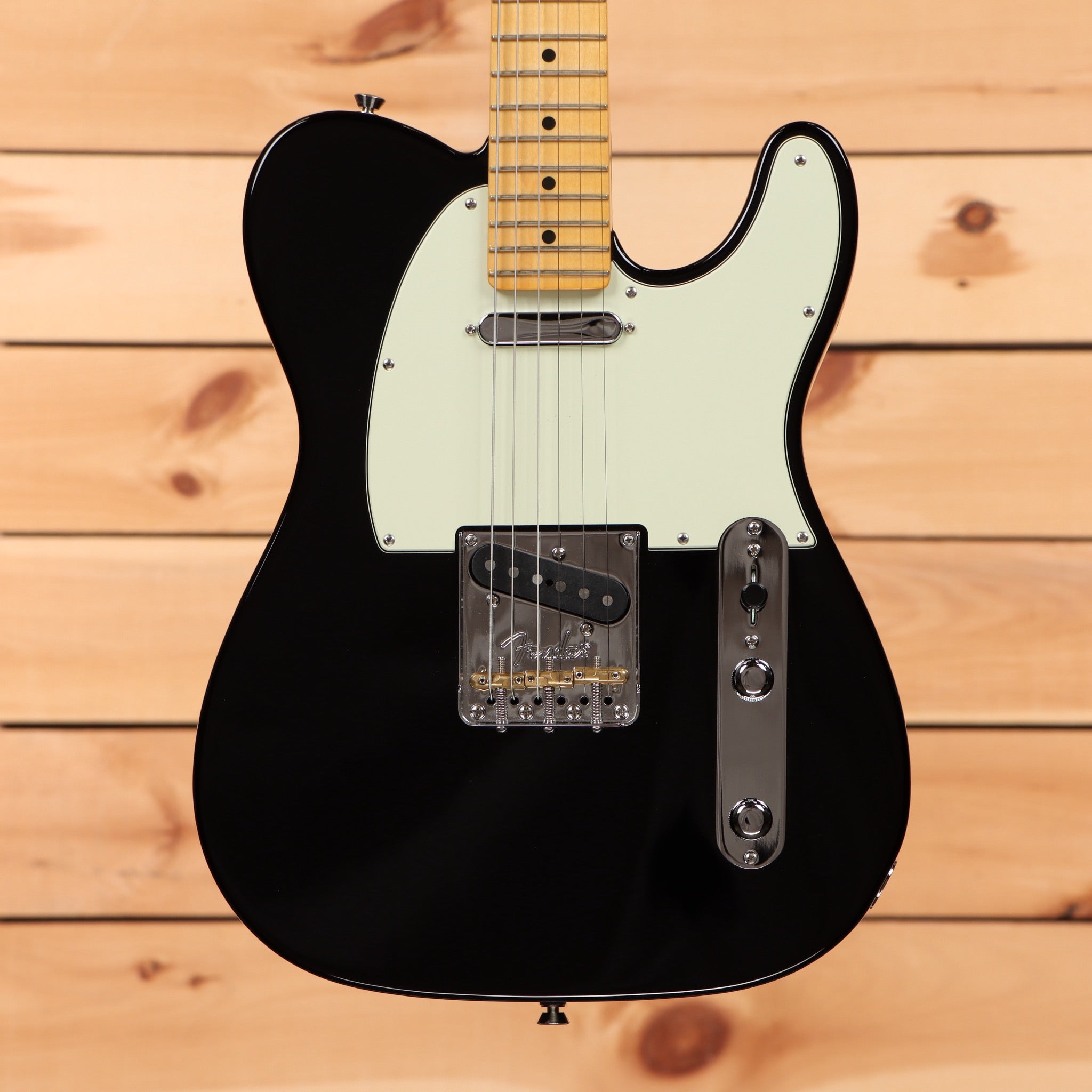 Fender American Professional II Telecaster electric guitar black with maple neck and single-coil pickups