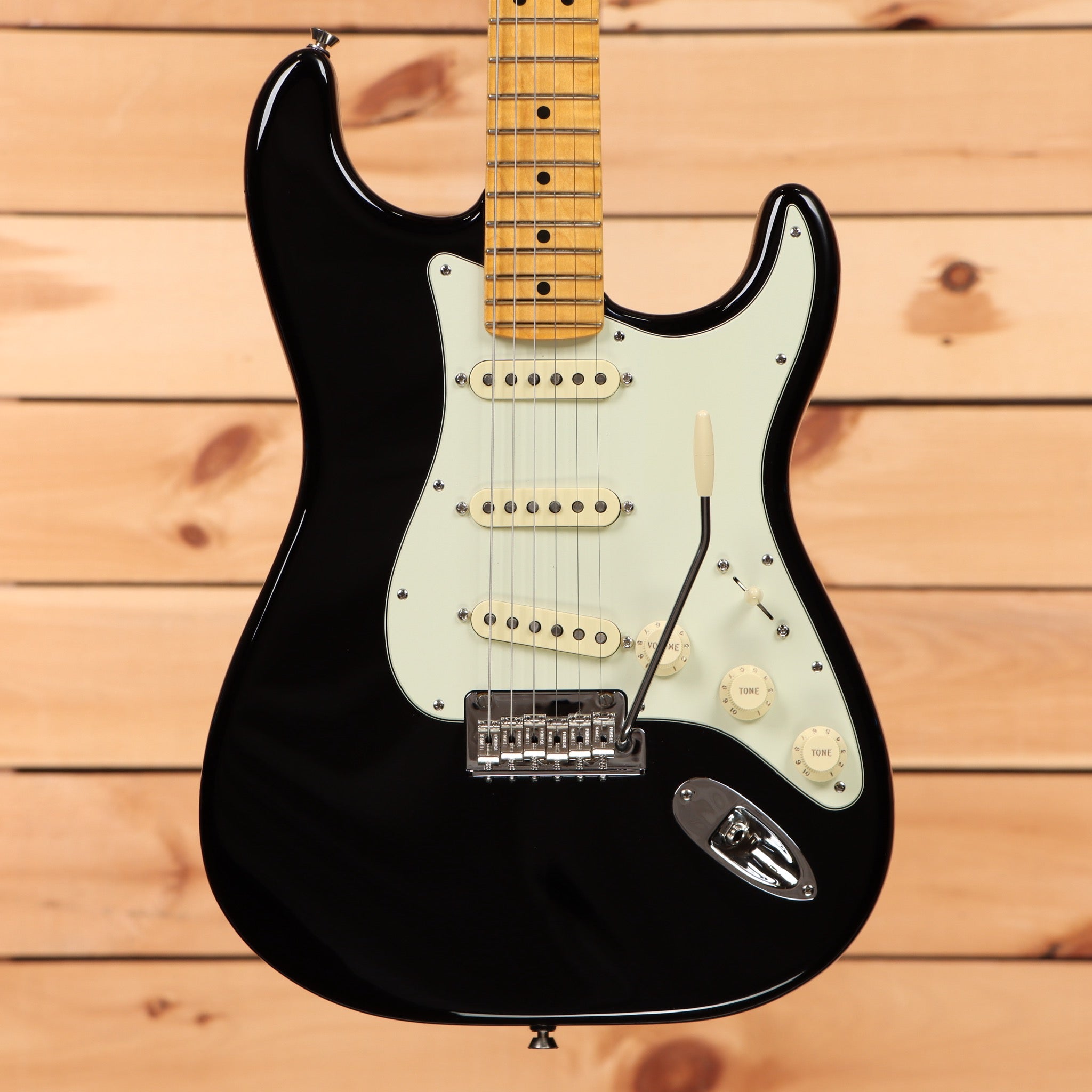 Fender American Professional II Stratocaster pre-owned electric guitar black with maple neck and three single-coil pickups