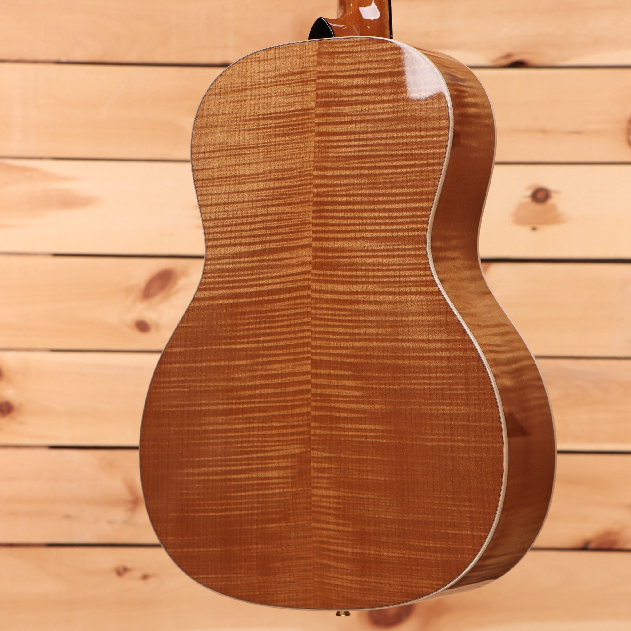 Boucher GRhG166T Grand Concert acoustic guitar natural finish with figured wood back