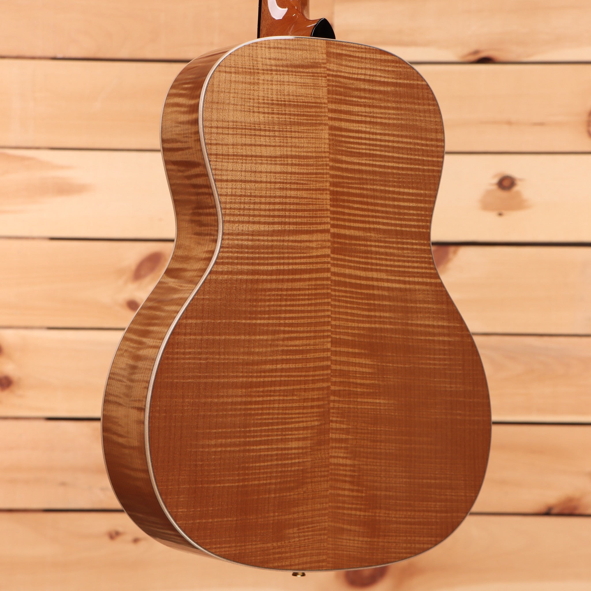 Boucher GRHG166T dreadnought acoustic guitar natural finish with white binding