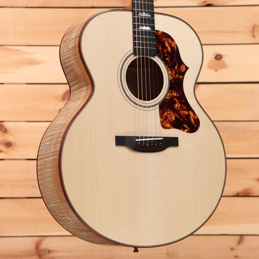 Boucher PSSG163 concert acoustic guitar natural finish with tortoiseshell pickguard