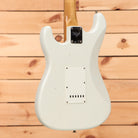 Fender Custom Shop 1964 Stratocaster Journeyman Relic electric guitar Olympic White with single-coil pickups