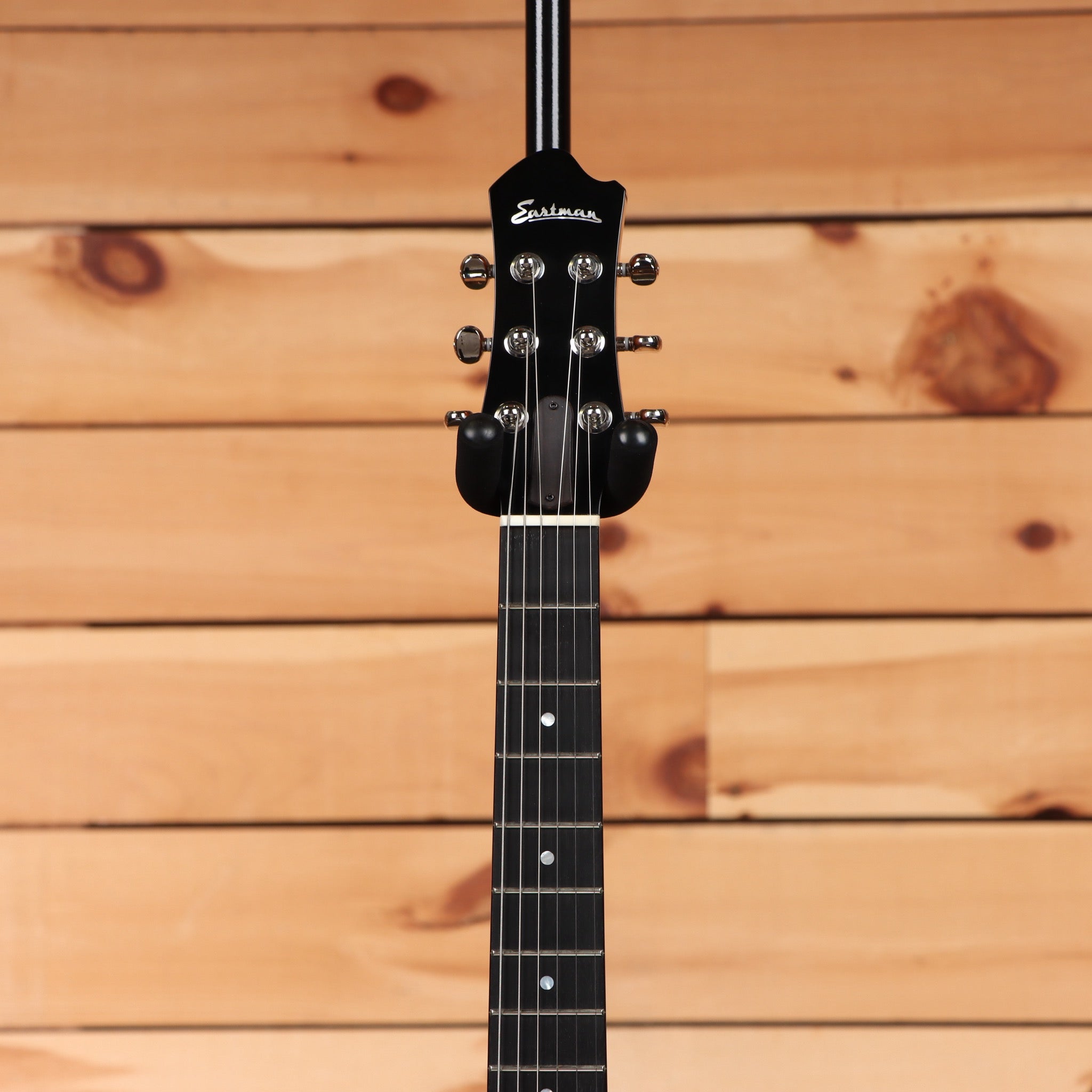 Eastman Romeo California Goldburst pre-owned electric guitar with chrome tuning machines and rosewood fretboard