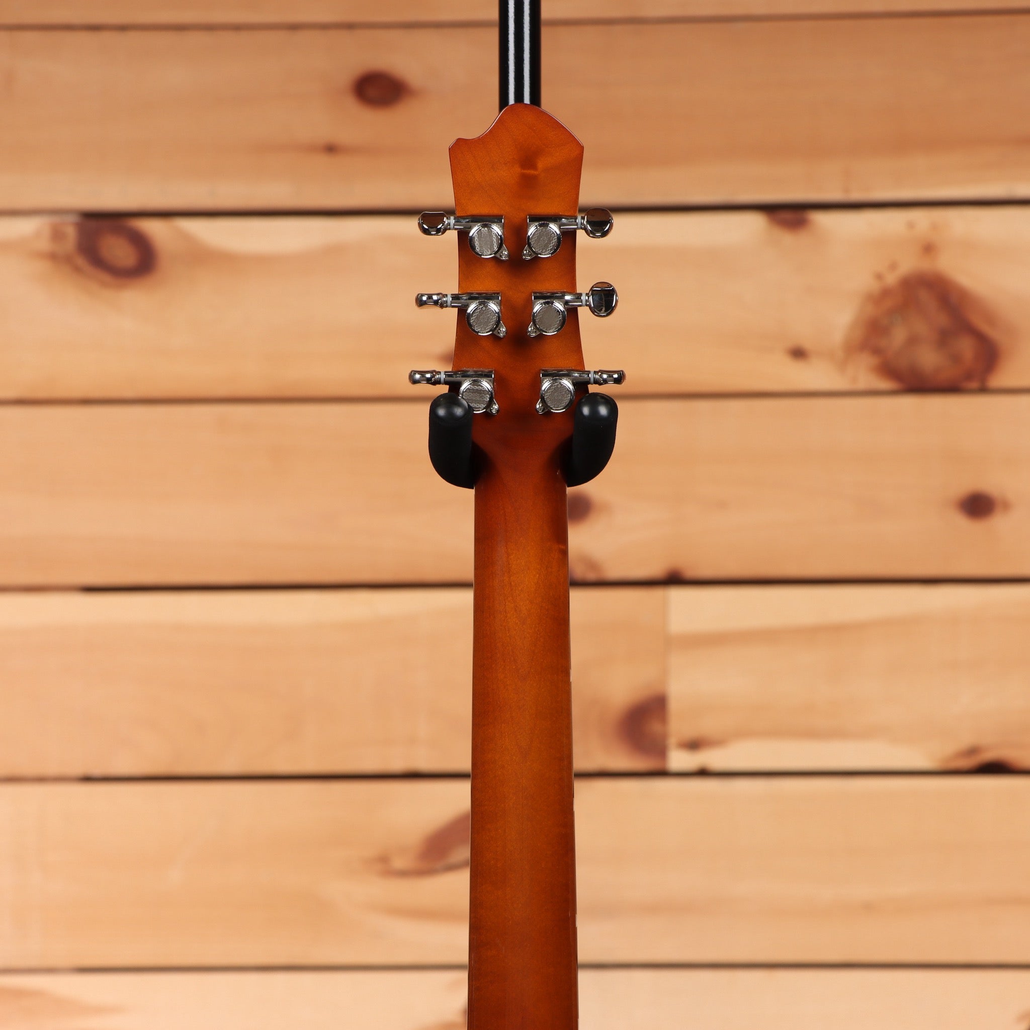 Eastman Romeo California Goldburst pre-owned electric guitar with chrome tuning machines and black endpin
