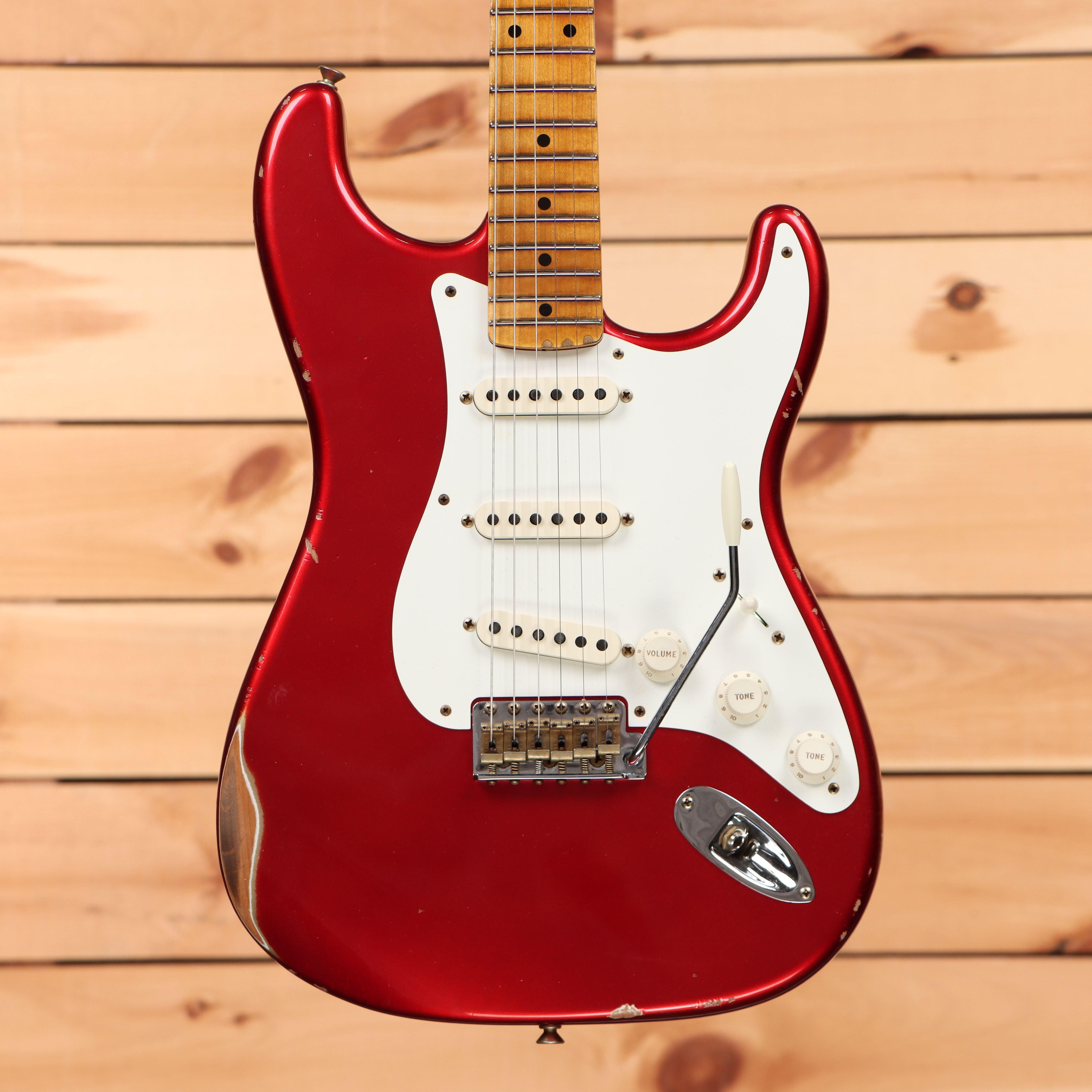 Fender Custom Shop Time Machine 1958 Stratocaster Relic electric guitar Candy Apple Red with maple neck and single-coil pickups