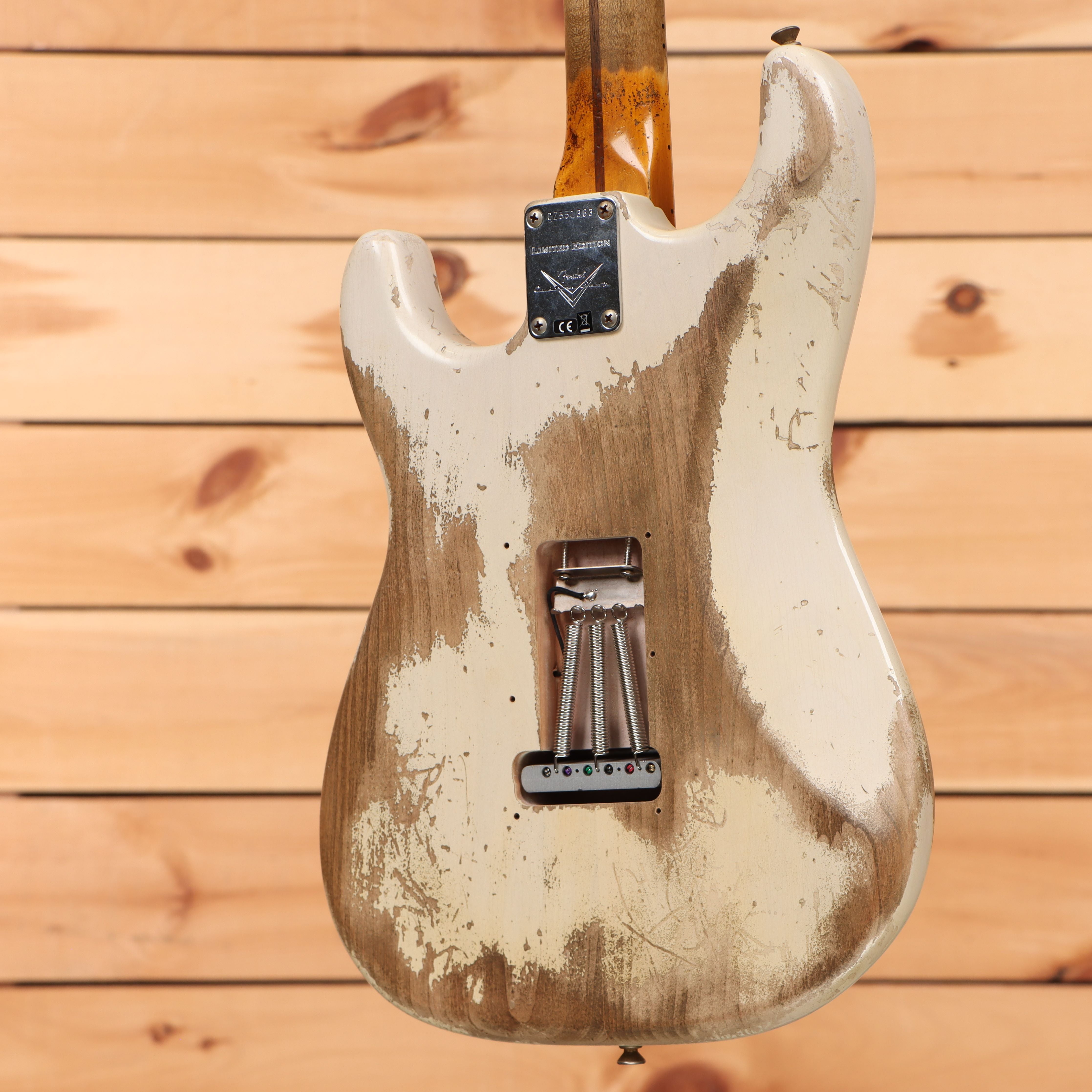 Pre-owned Fender Custom Shop Ltd Poblano Stratocaster electric guitar relic aged white blonde with single-coil pickups