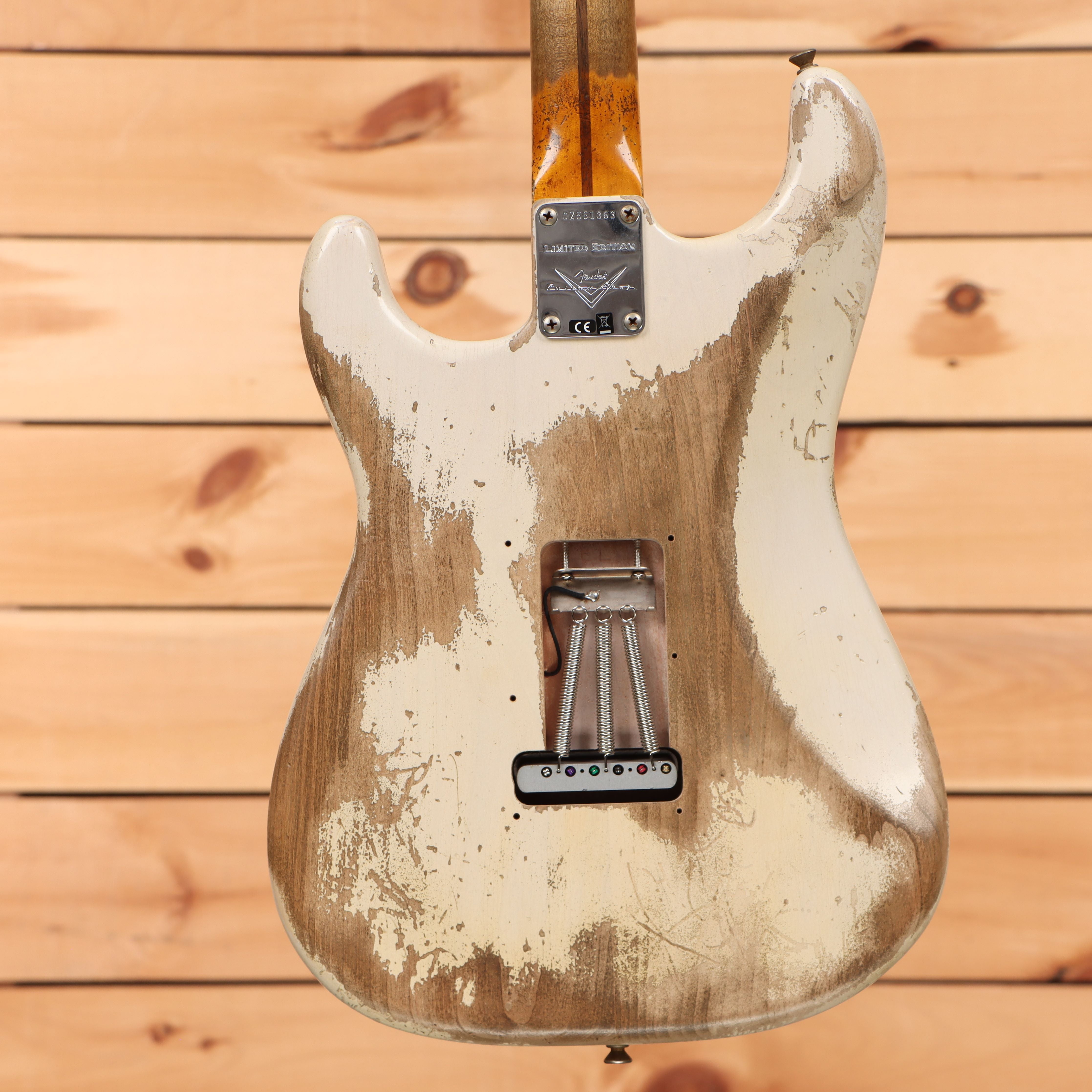 Fender Custom Shop Poblano Stratocaster pre-owned electric guitar Aged White Blonde relic finish with single-coil pickups
