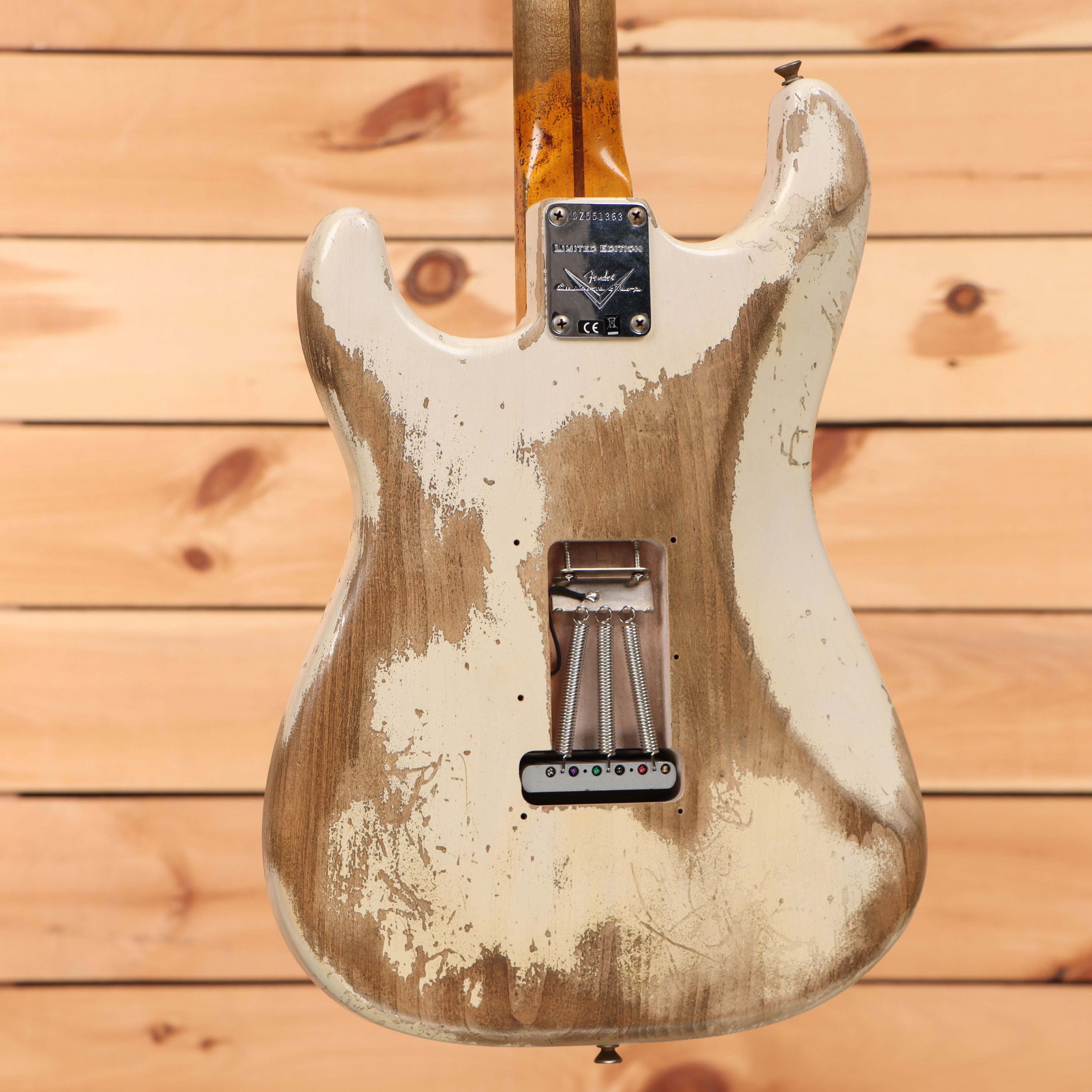 Pre-owned Fender Custom Shop Poblano Stratocaster electric guitar Aged White Blonde relic finish with single-coil pickups