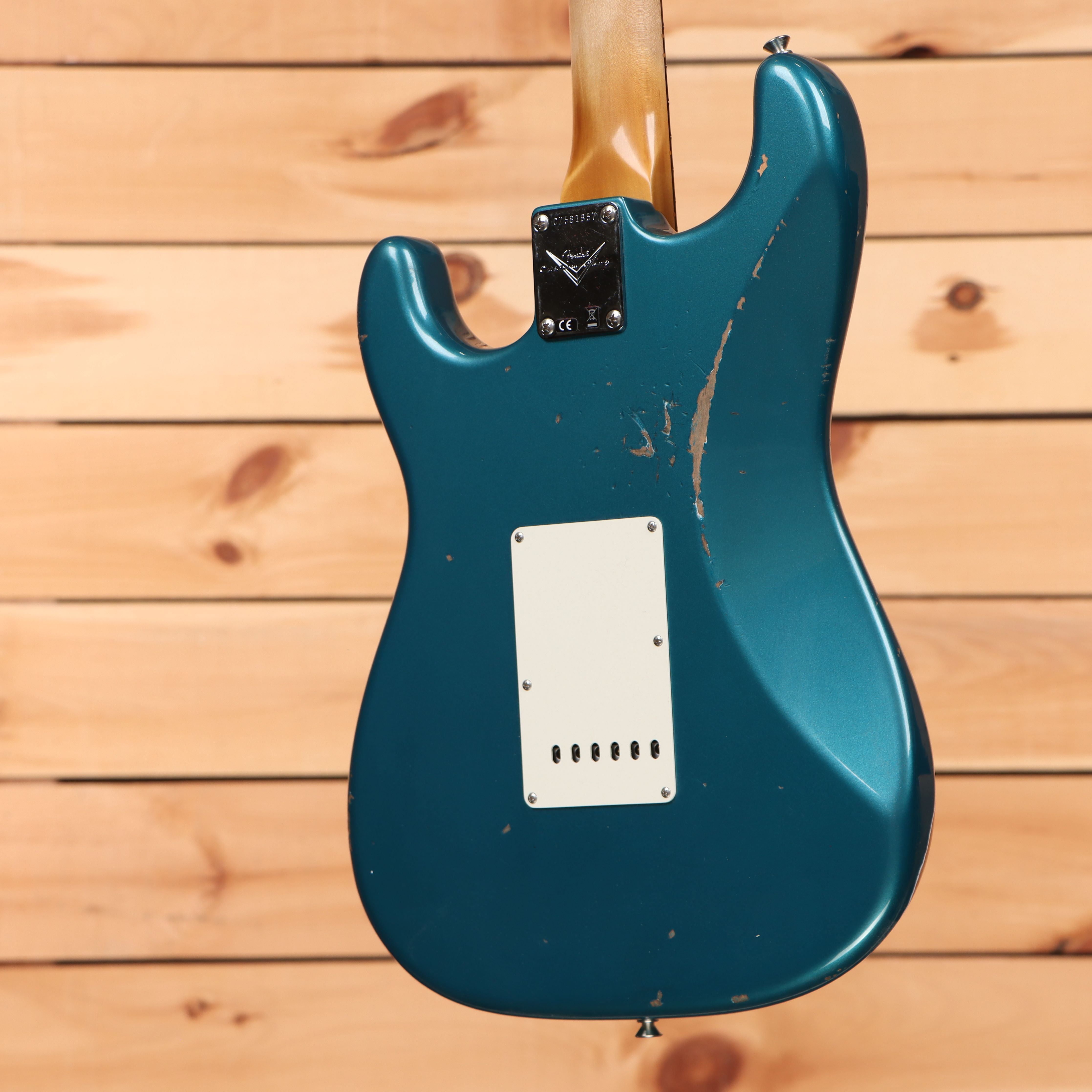Fender Custom Shop Righteous Reissue Late 1962 Stratocaster relic electric guitar Ocean Turquoise with single-coil pickups