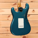 Fender Custom Shop Righteous Reissue Late 1962 Stratocaster relic aged ocean turquoise electric guitar white pickguard