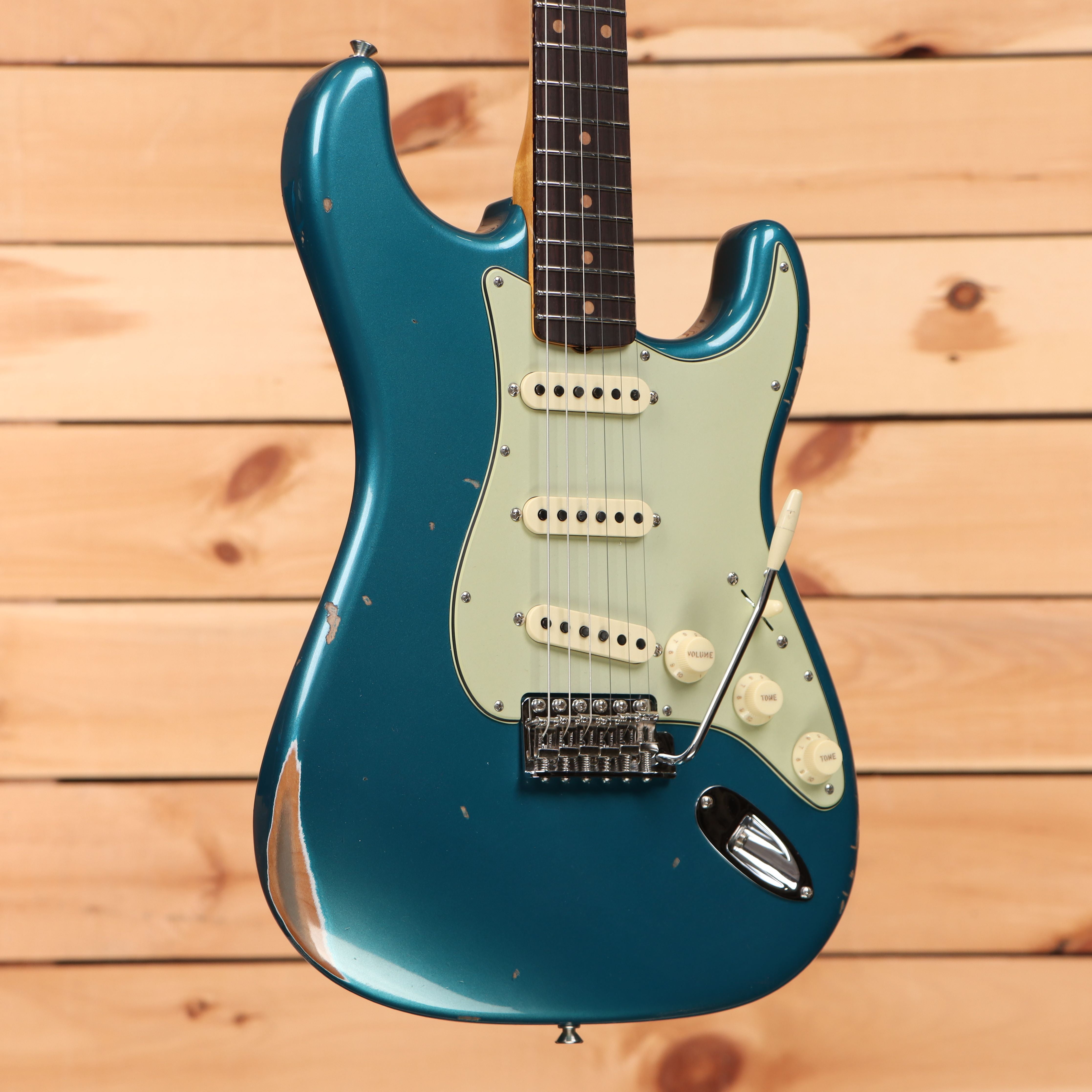 Fender Custom Shop Righteous Reissue Late 1962 Stratocaster relic aged Ocean Turquoise electric guitar with single-coil pickups