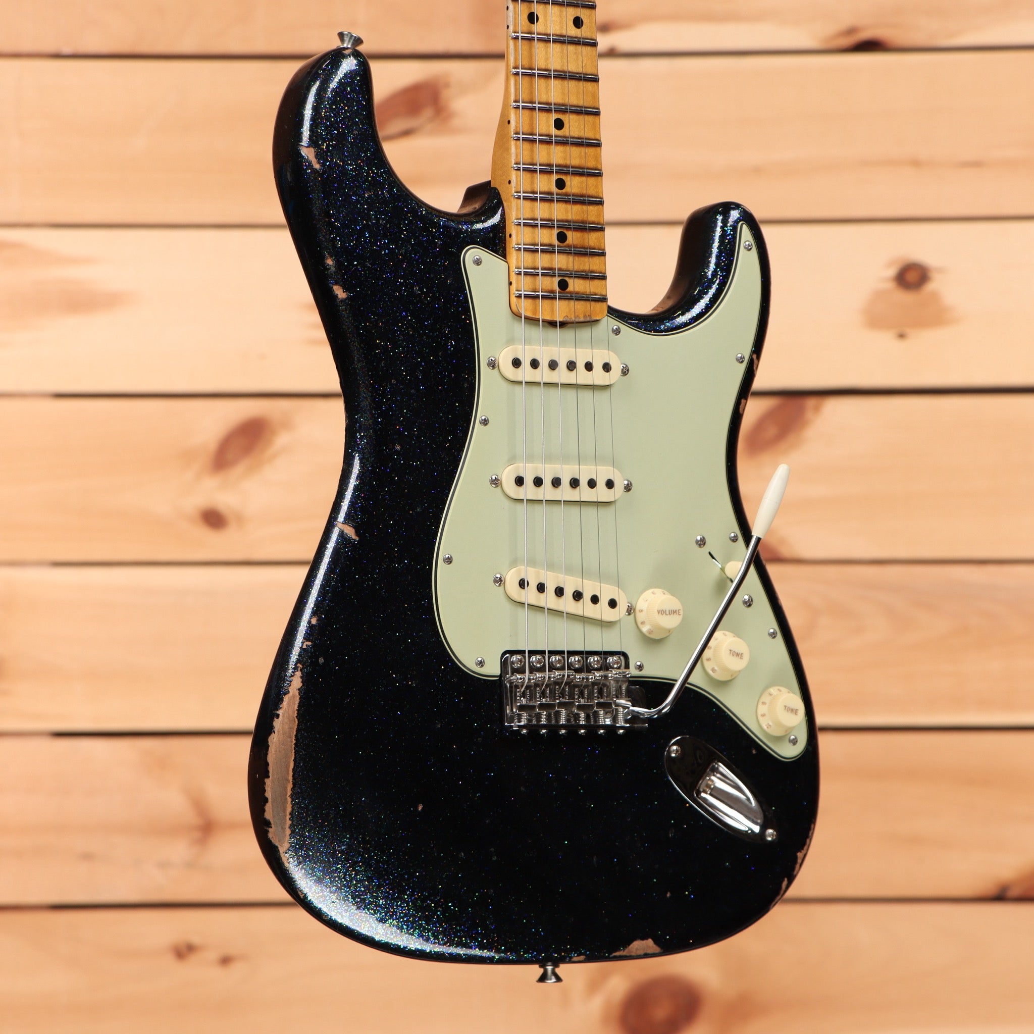 Fender Custom Shop Righteous Reissue Late 1962 Stratocaster relic aged holoflake electric guitar with single-coil pickups