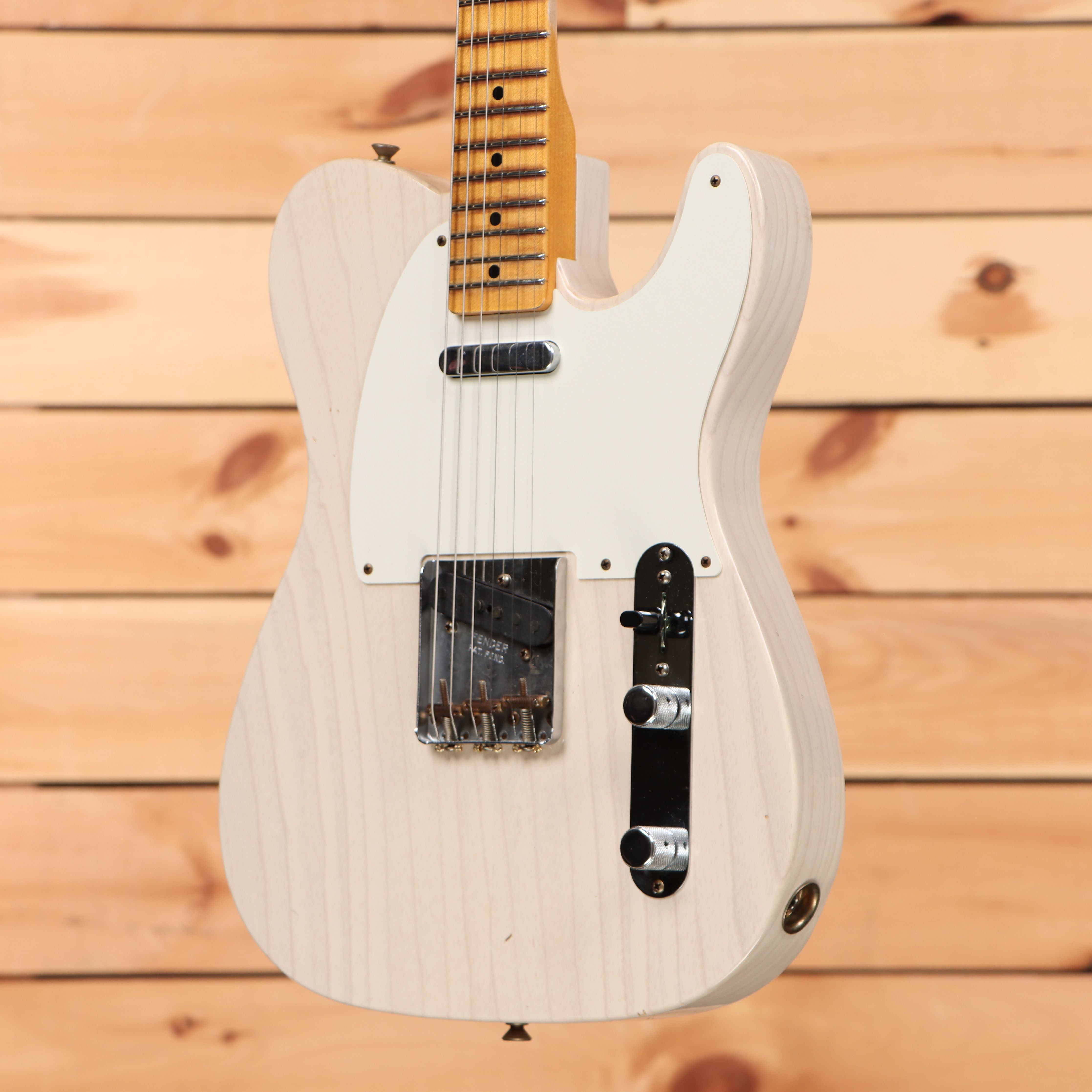 Fender Custom Shop 1958 Telecaster Journeyman Relic electric guitar Aged White Blonde with single-coil pickups