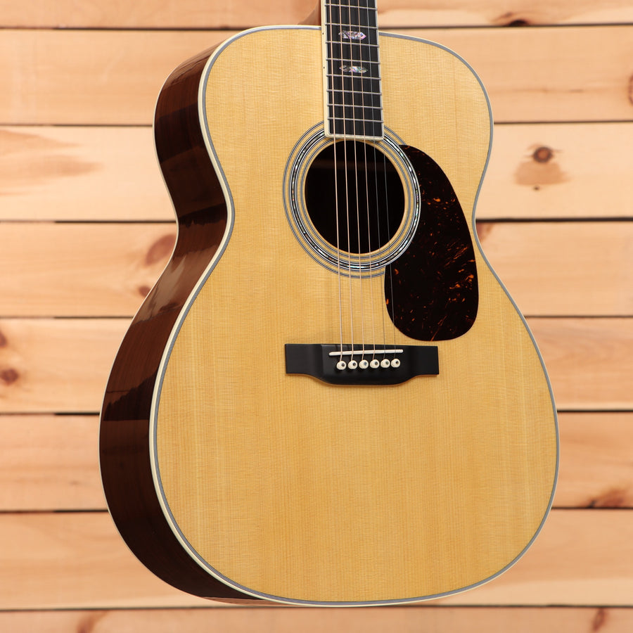 Martin J40 dreadnought acoustic guitar natural finish with tortoiseshell pickguard