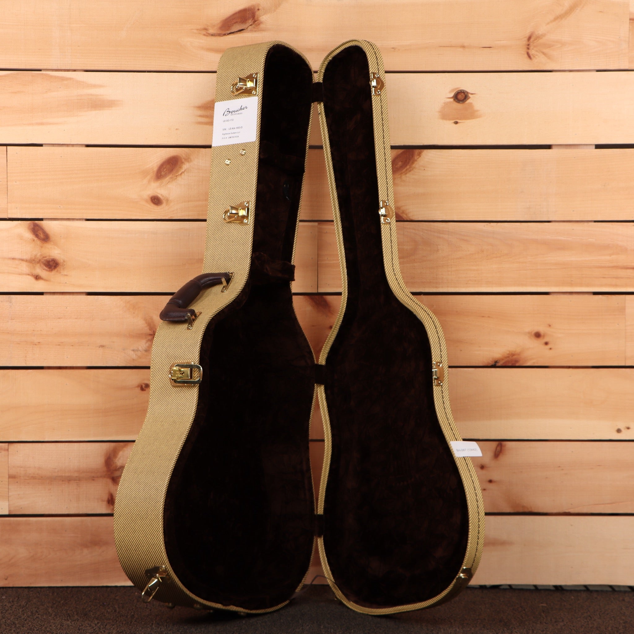 Boucher LESG172 classical guitar natural finish black velvet-lined case gold hardware