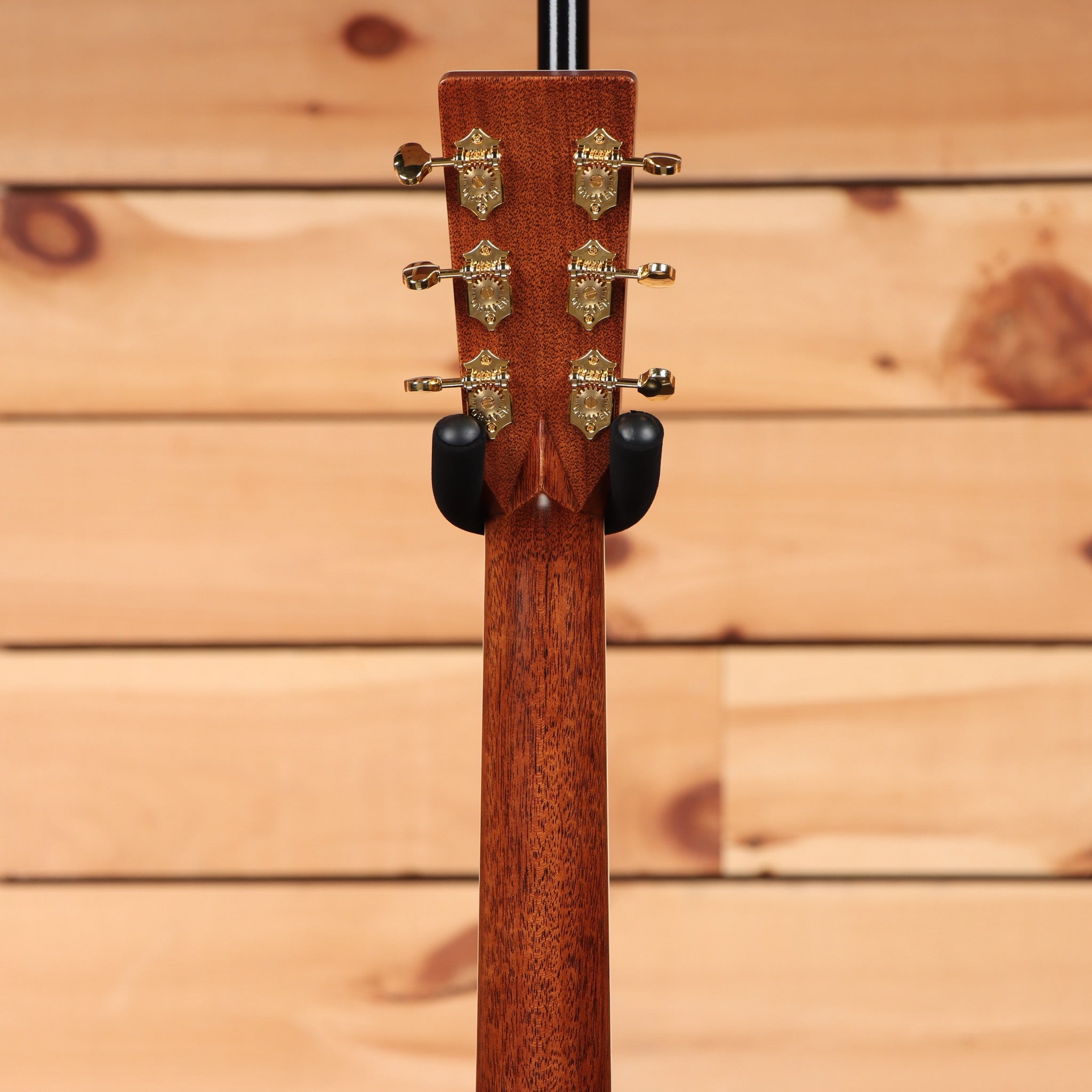 Martin J40 jumbo acoustic guitar natural finish with gold tuning machines