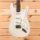 Fender Custom Shop Limited Dennis Galuszka Masterbuilt 1963 Stratocaster Journeyman Relic electric guitar Aged Olympic White with single-coil pickups