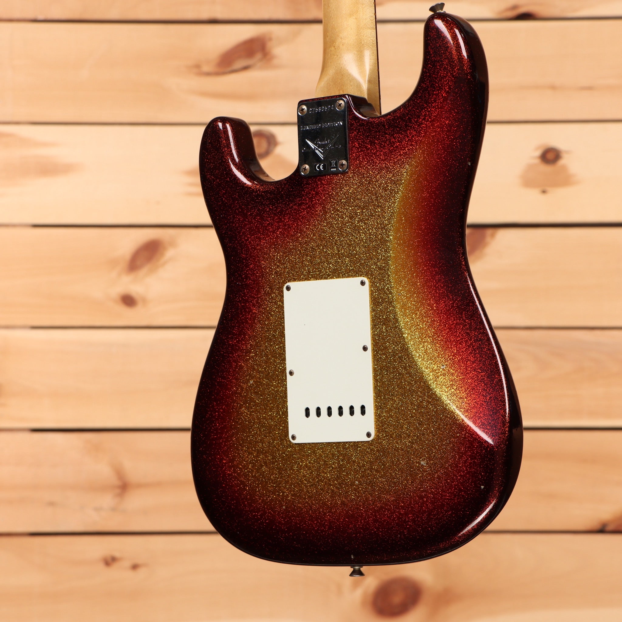 Fender Custom Shop Limited 1963 Sparkle Stratocaster Journeyman Relic electric guitar 3-Color Sunburst with white pickguard
